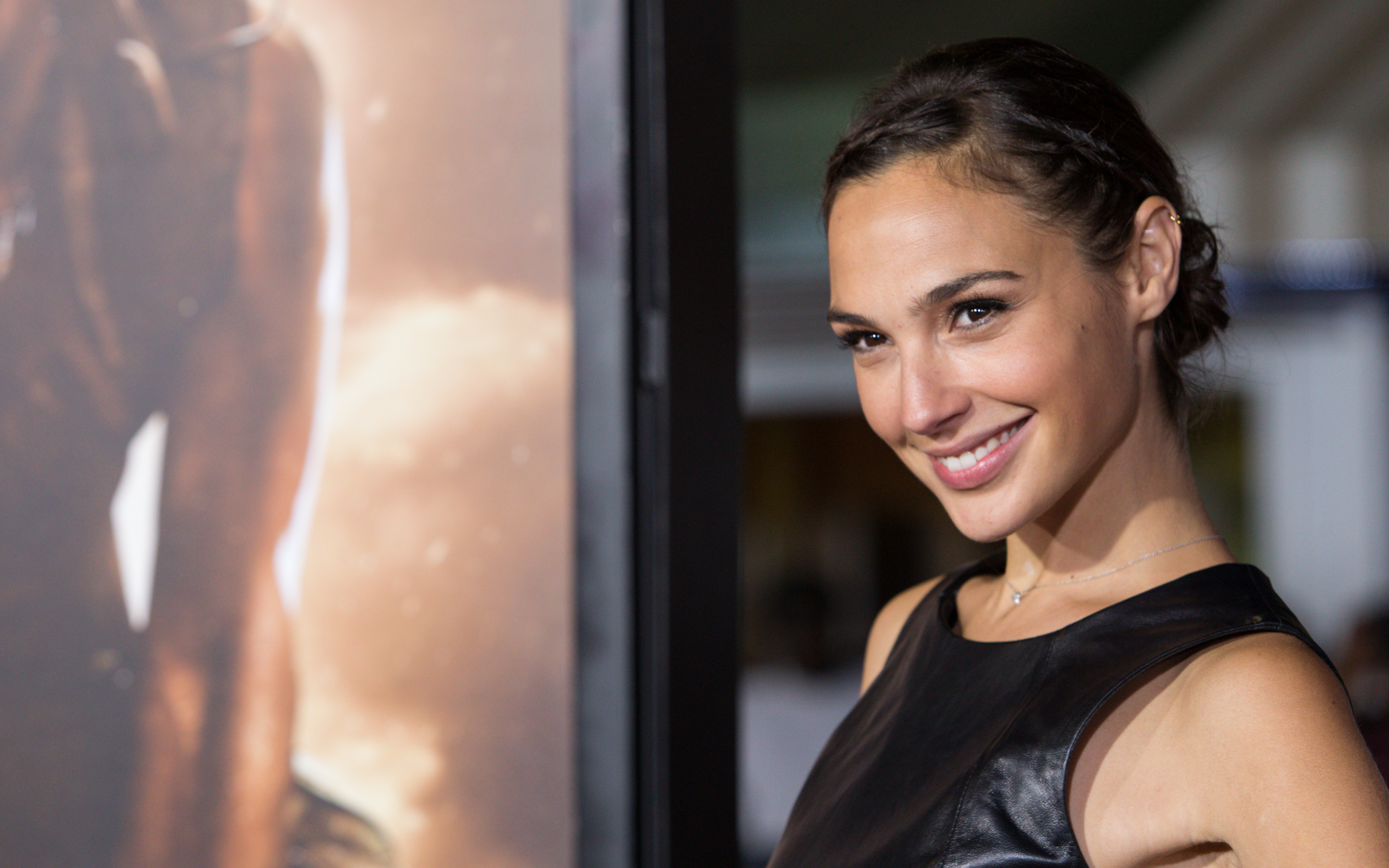 Gal Gadot Smiling Wallpapers