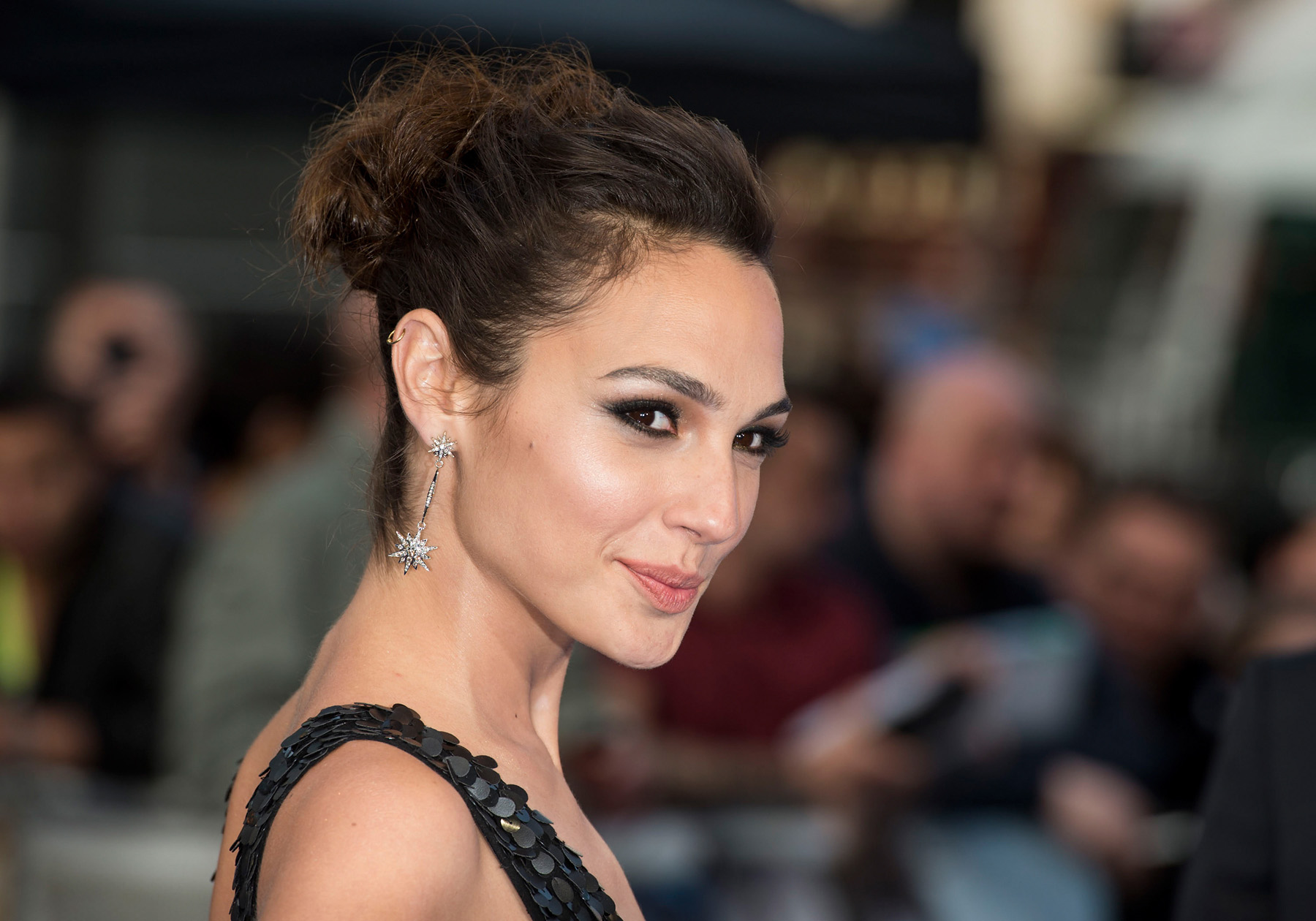 Gal Gadot Smiling Wallpapers