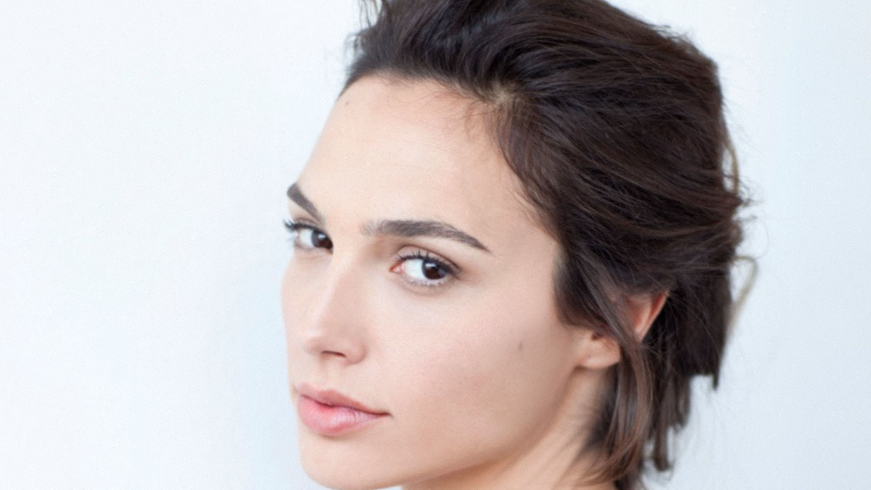 Gal Gadot Smiling Wallpapers