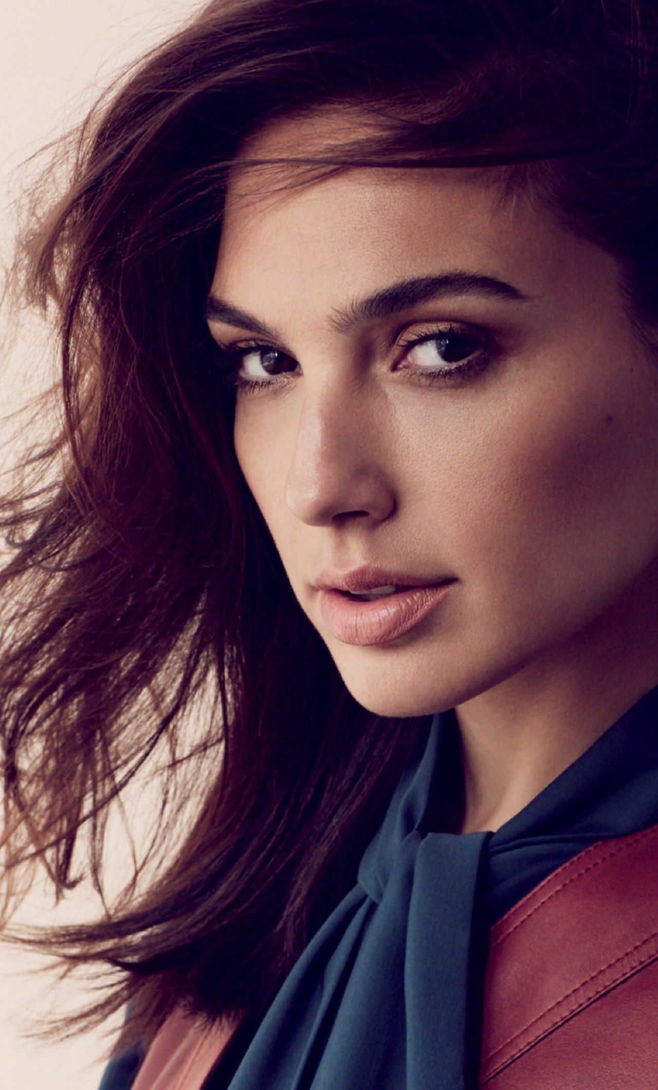 Gal Gadot Smiling Wallpapers