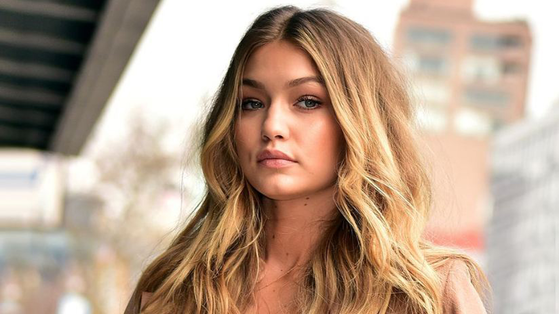 Gigi Hadid 2021 Wallpapers