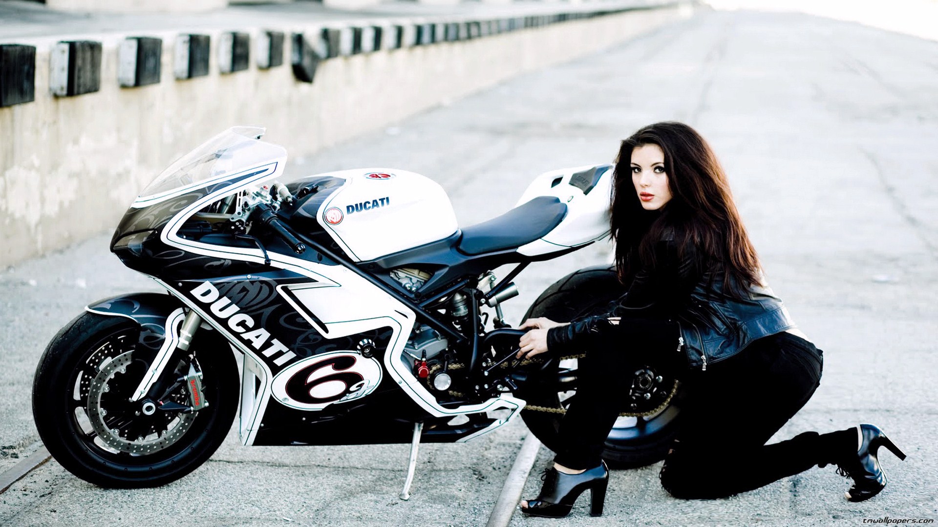 Girls & Motorcycles Wallpapers