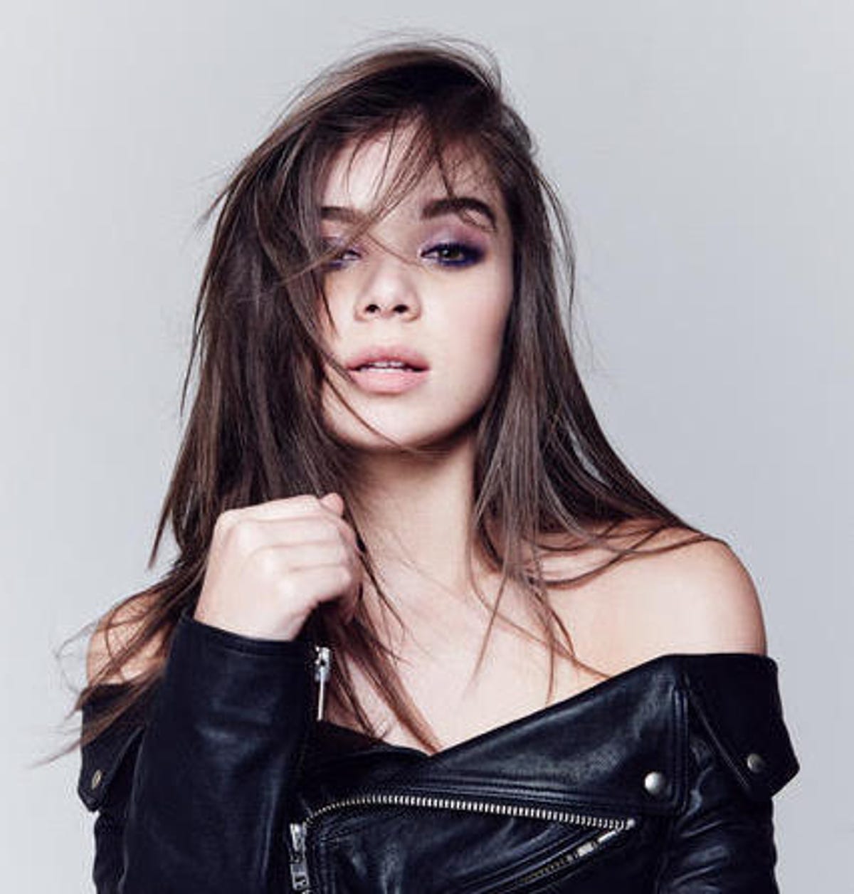 Hailee Steinfeld Comic Com 2018 Portrait Wallpapers