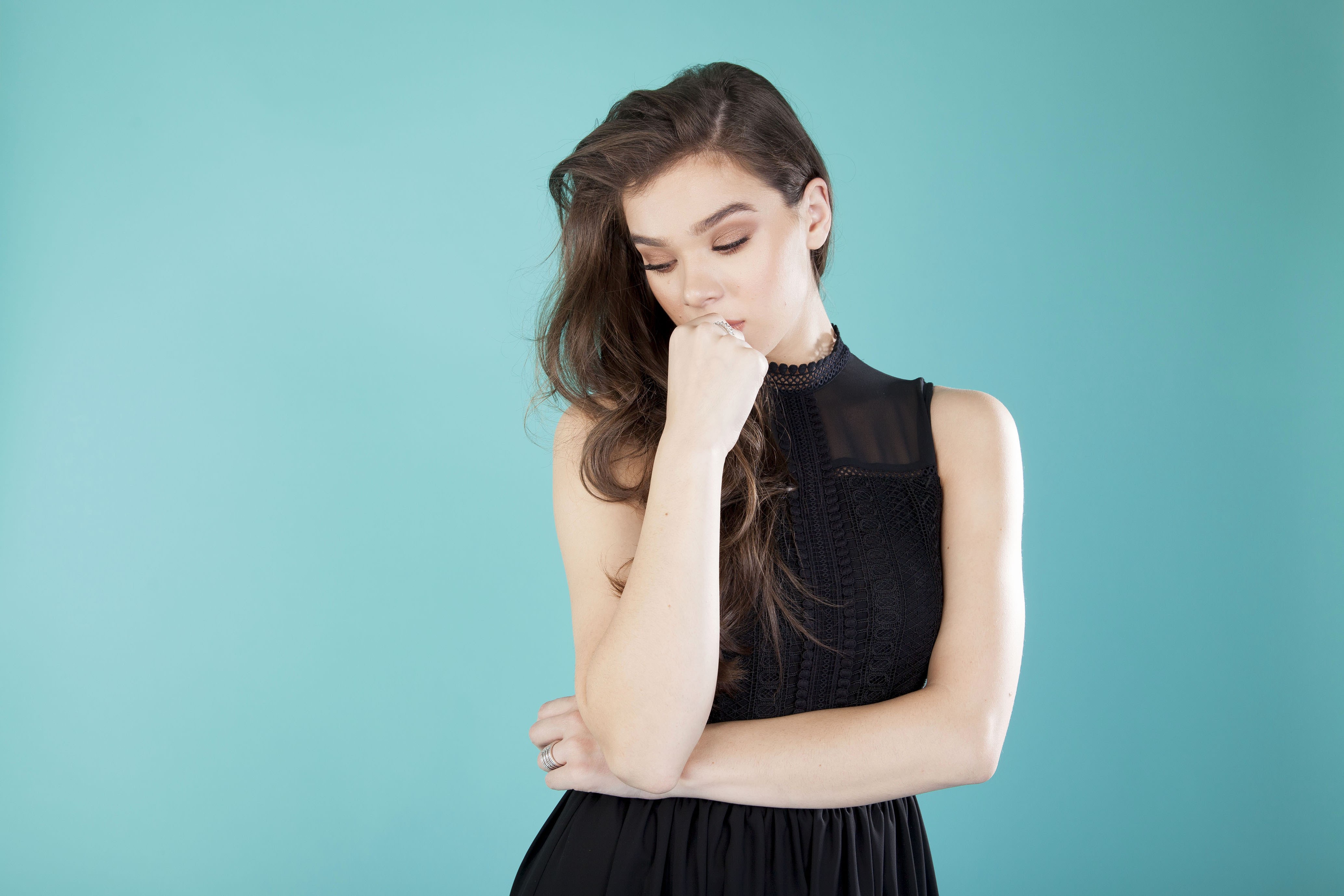 Hailee Steinfeld Comic Com 2018 Portrait Wallpapers