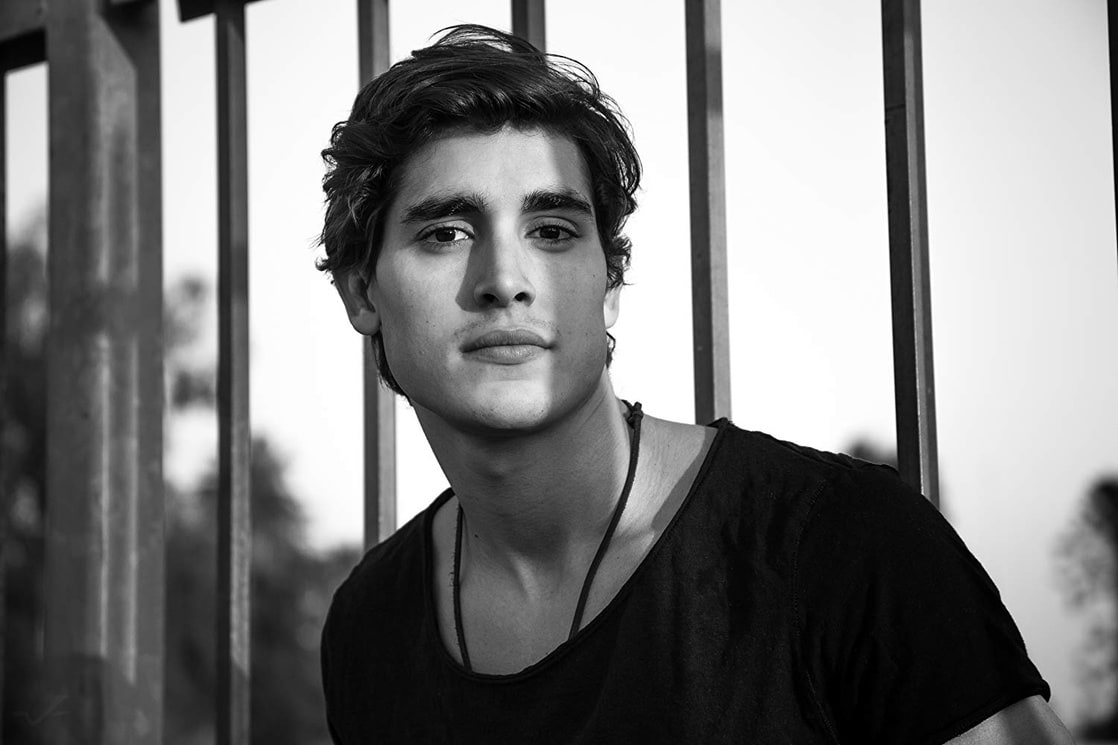 Henry Zaga Wallpapers