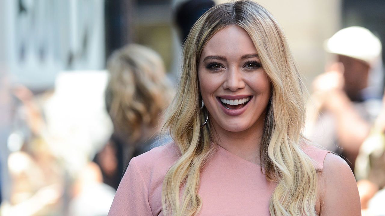 Hilary Duff Cosmopolitan 2017 Wallpapers