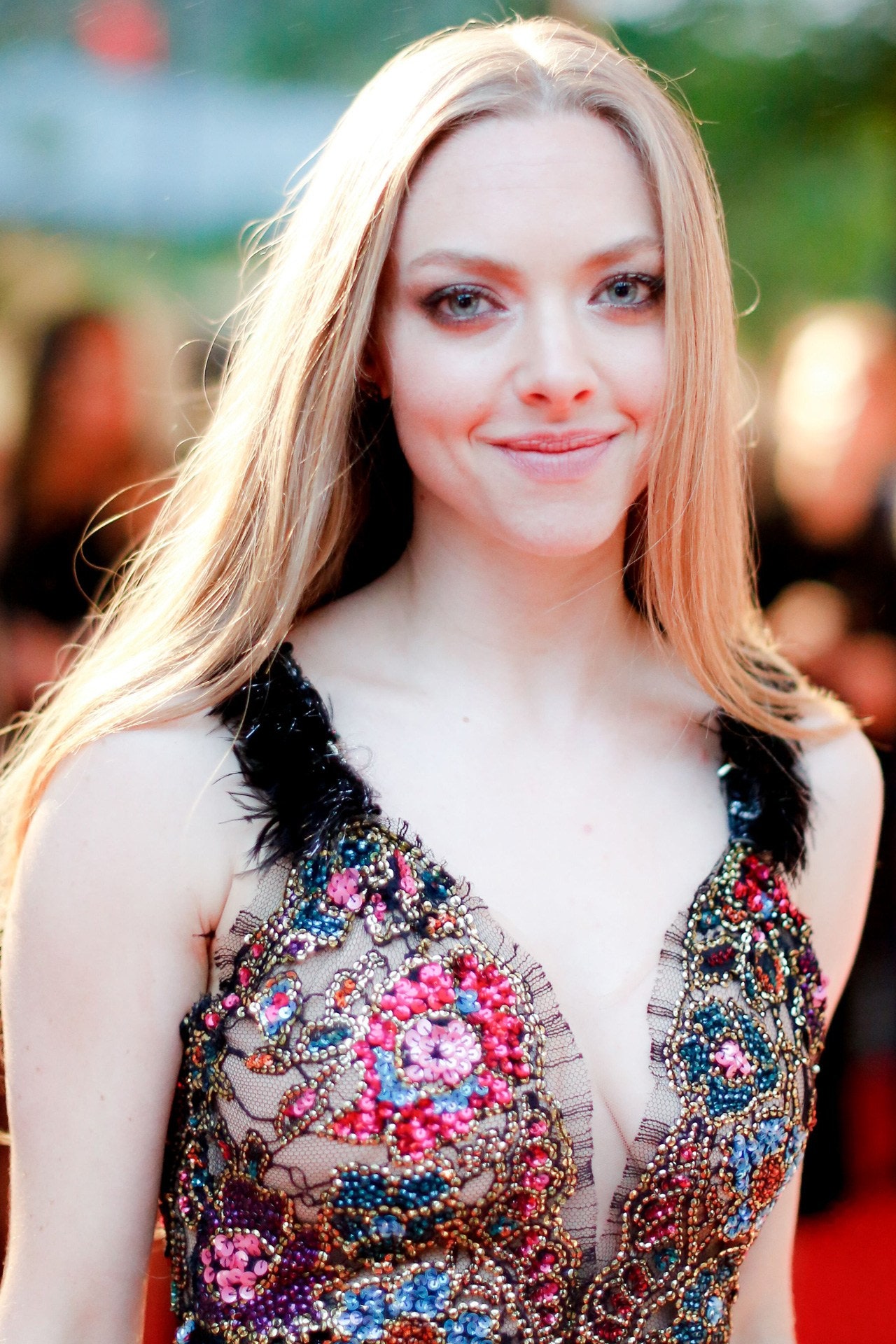 Hot Amanda Seyfried Photoshoot Wallpapers