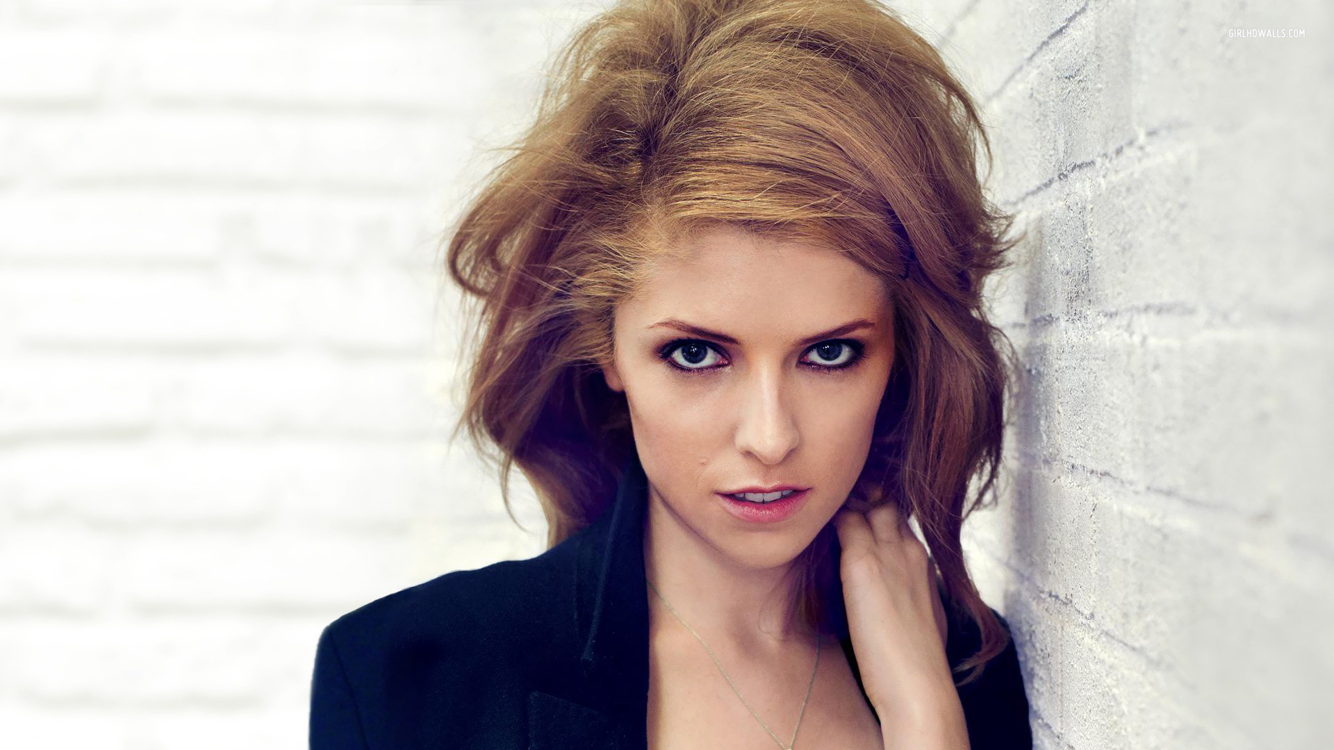 Hot Anna Kendrick in Black Wallpapers