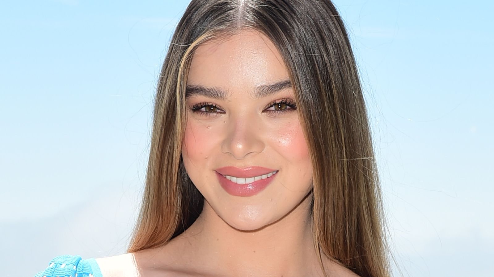 Hot Hailee Steinfeld Portrait Wallpapers