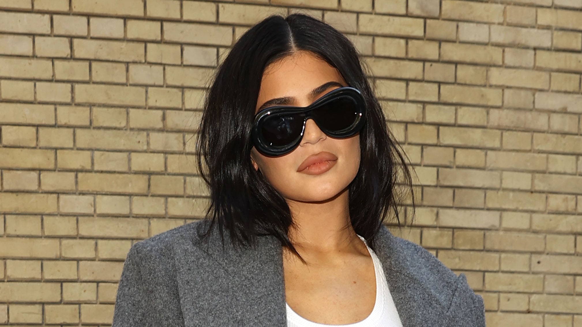 Hot Kylie Jenner in Sun Glass Wallpapers