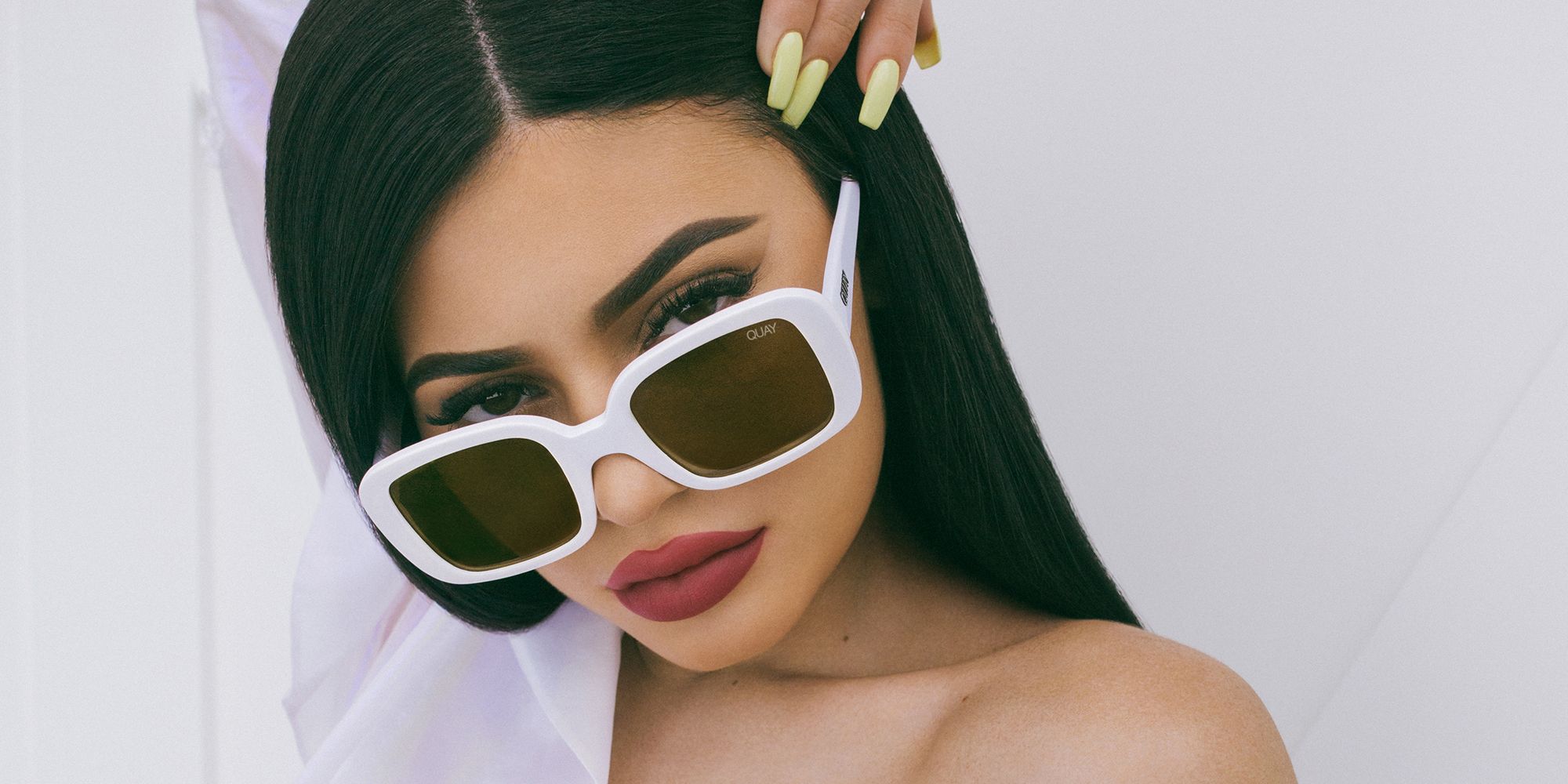 Hot Kylie Jenner in Sun Glass Wallpapers