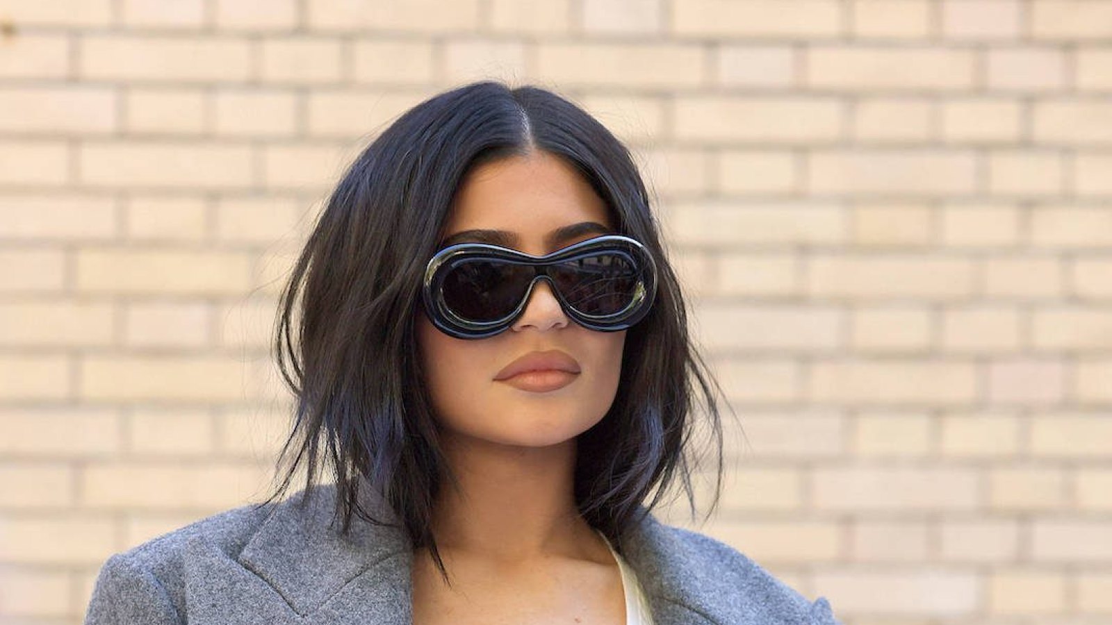 Hot Kylie Jenner in Sun Glass Wallpapers