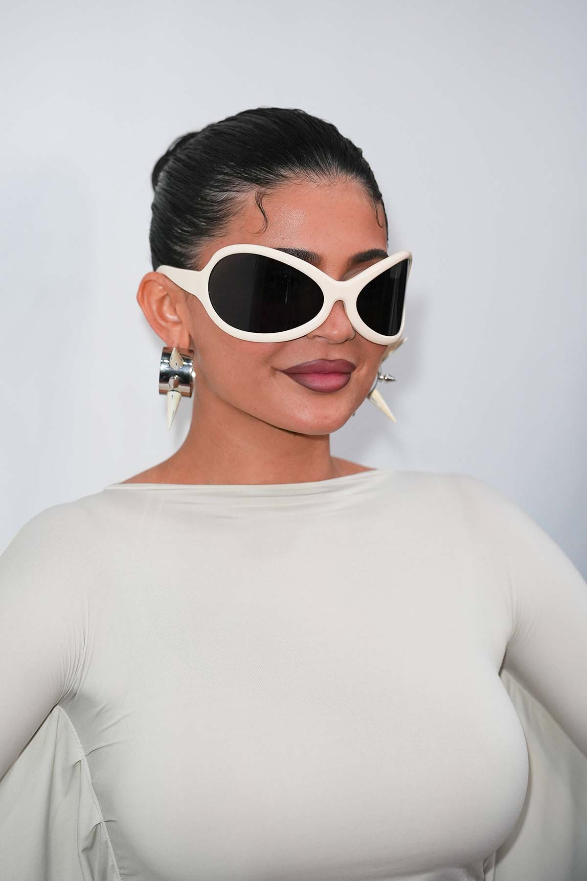 Hot Kylie Jenner in Sun Glass Wallpapers