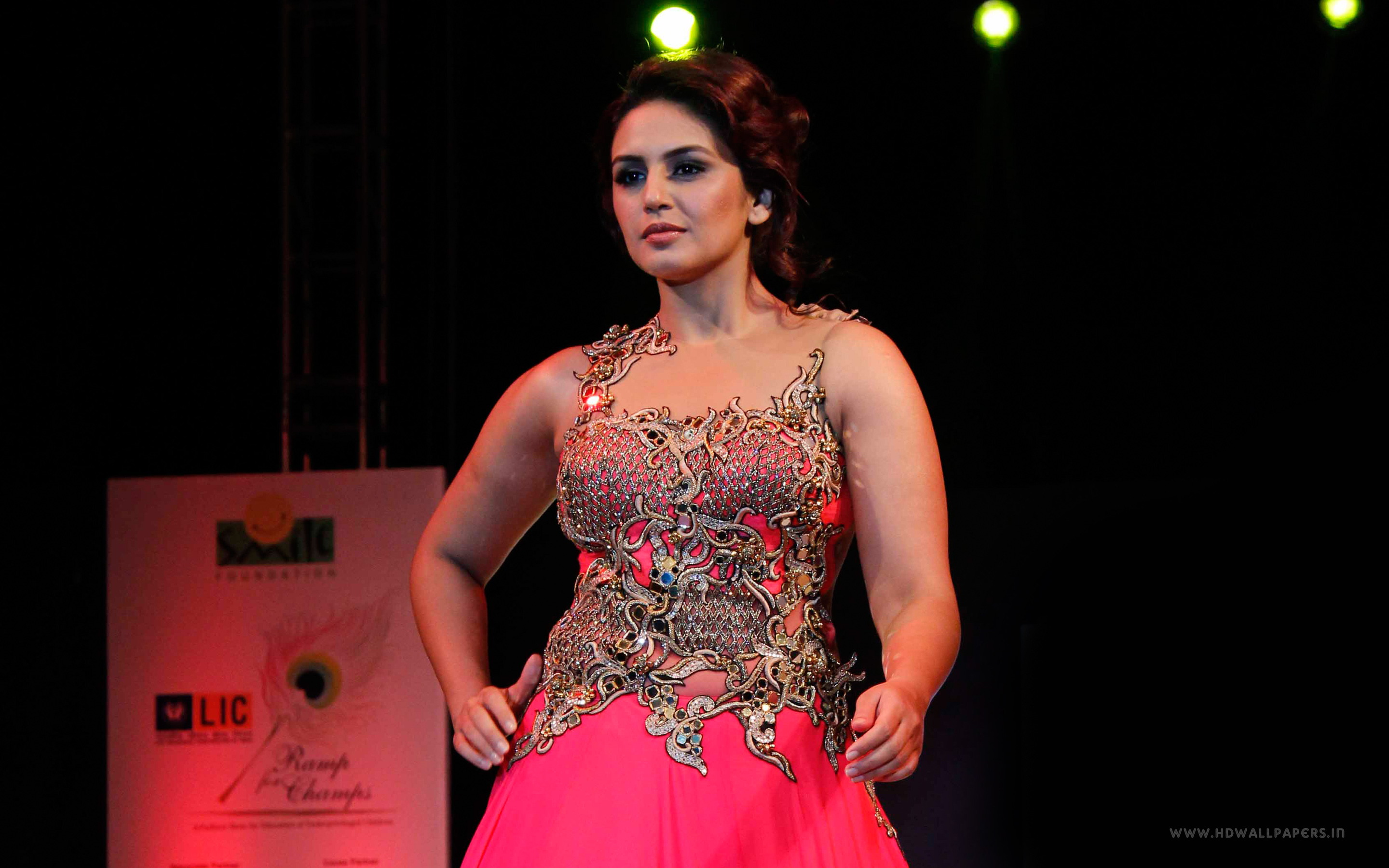 Huma Qureshi Wallpapers