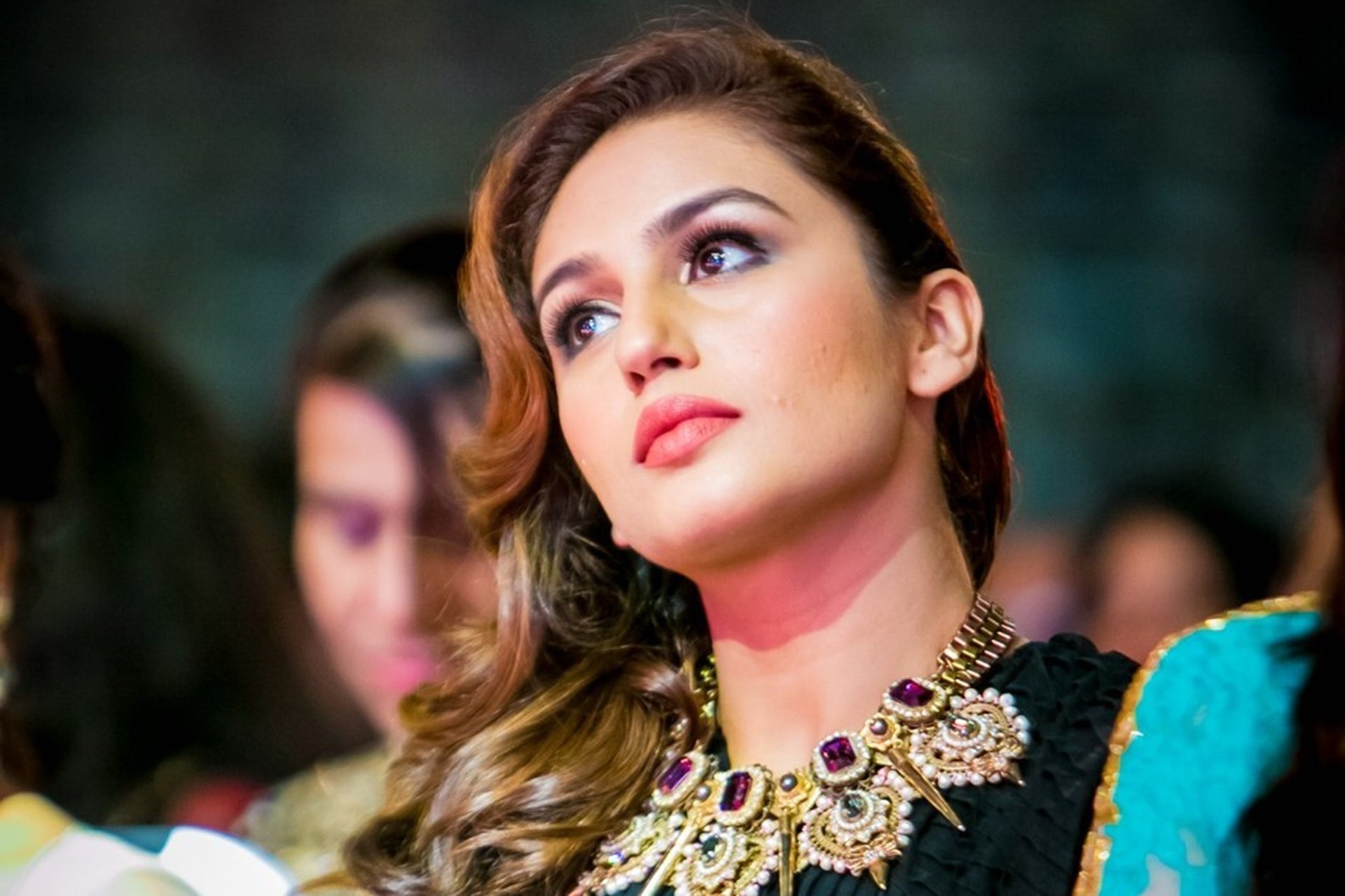 Huma Qureshi Wallpapers