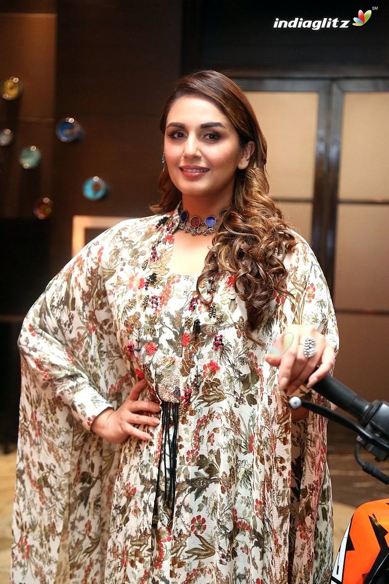 Huma Qureshi Wallpapers