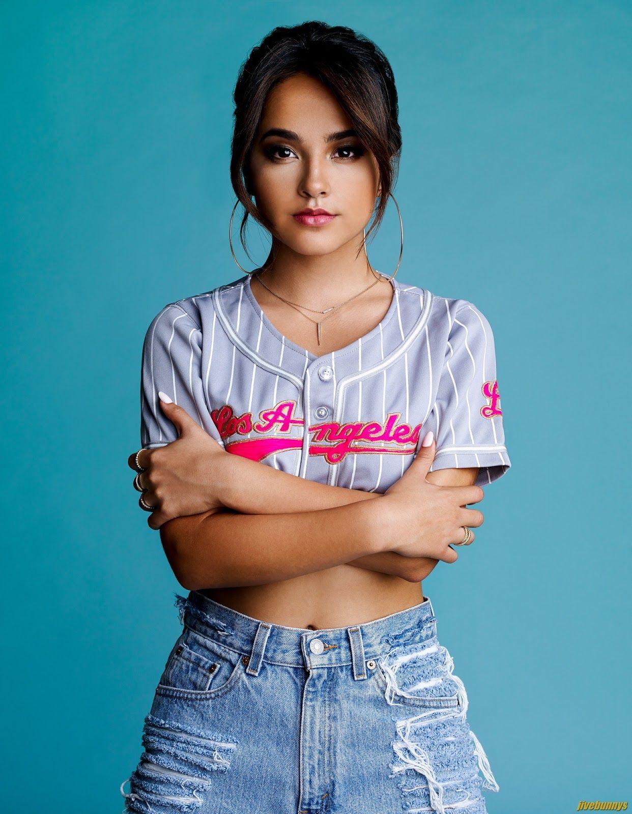 Isabela Moner Wallpapers