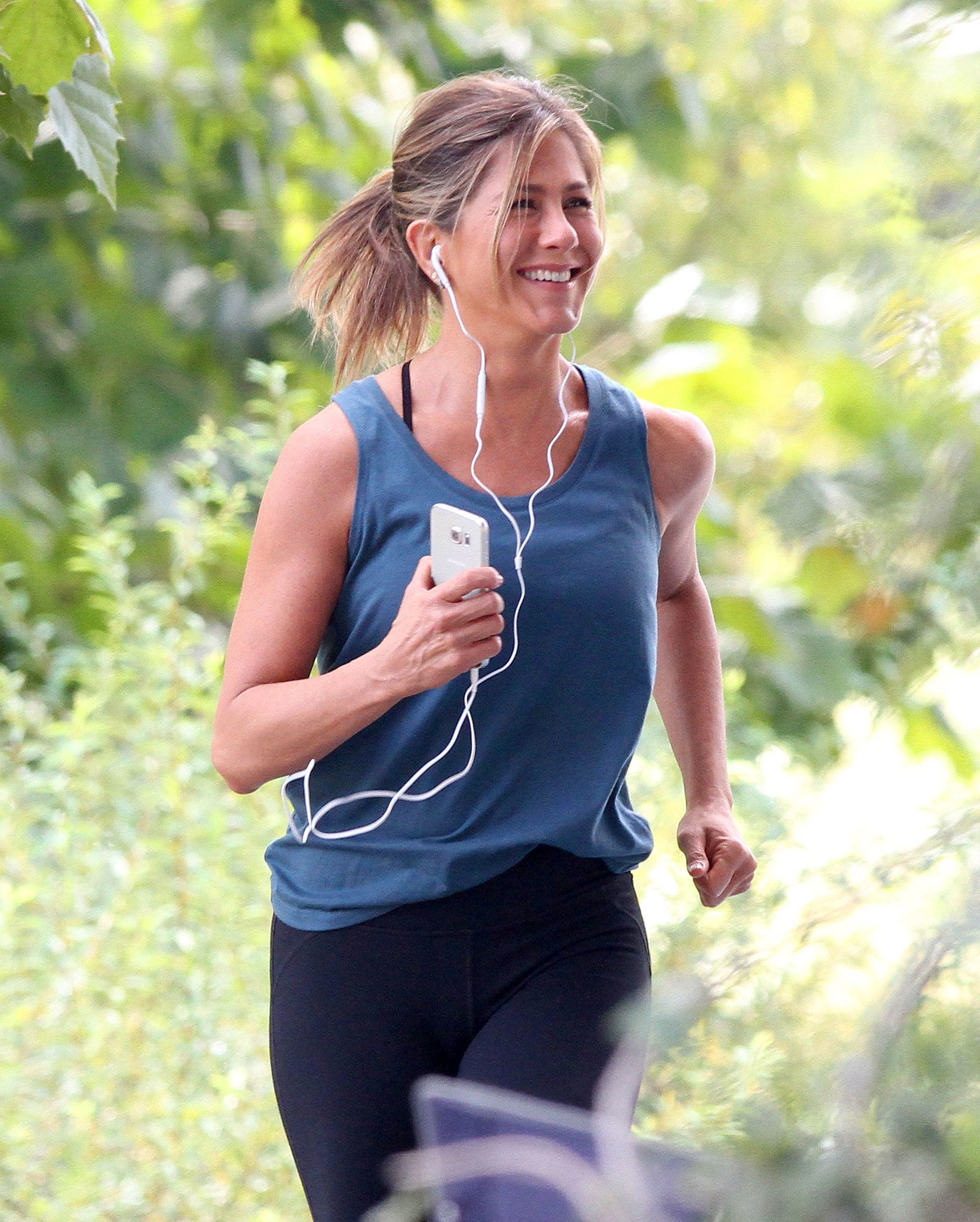 Jennifer Aniston Workout Wallpapers