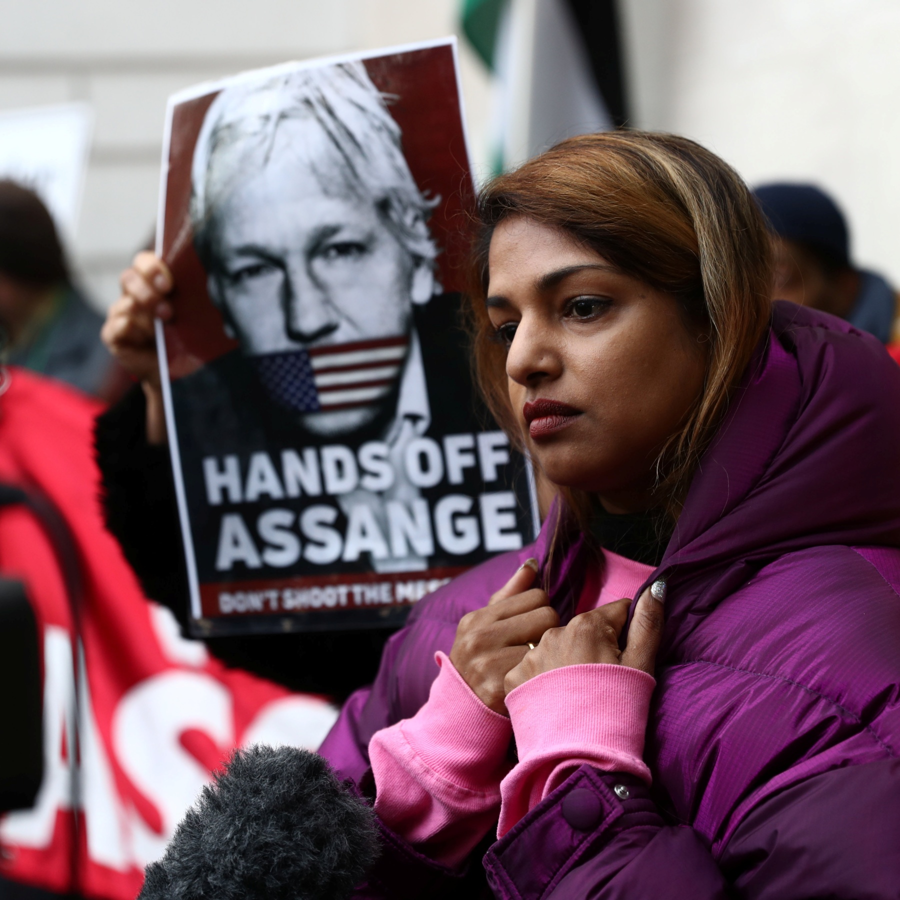 Jolia Assange Wallpapers