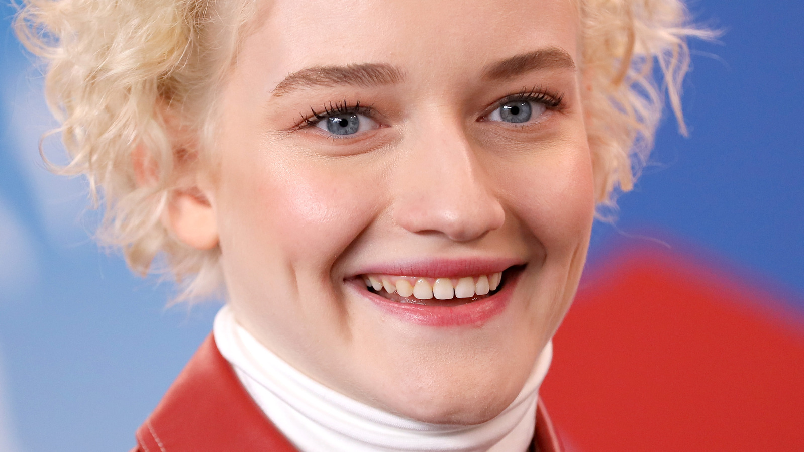 Julia Garner 2020 Wallpapers