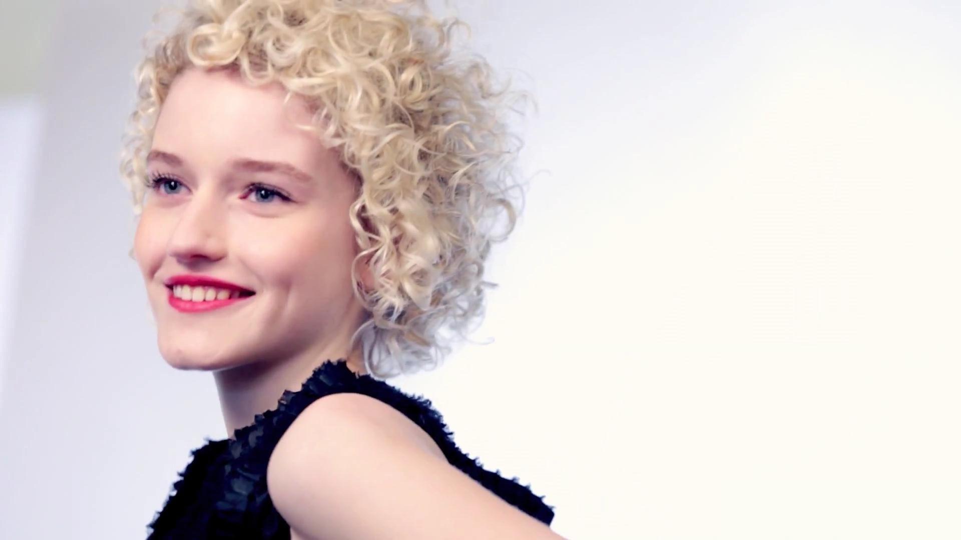 Julia Garner 2020 Wallpapers