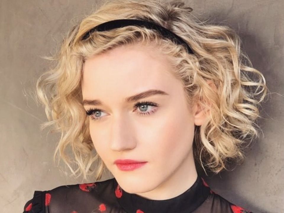 Julia Garner Ozark Actress Wallpapers