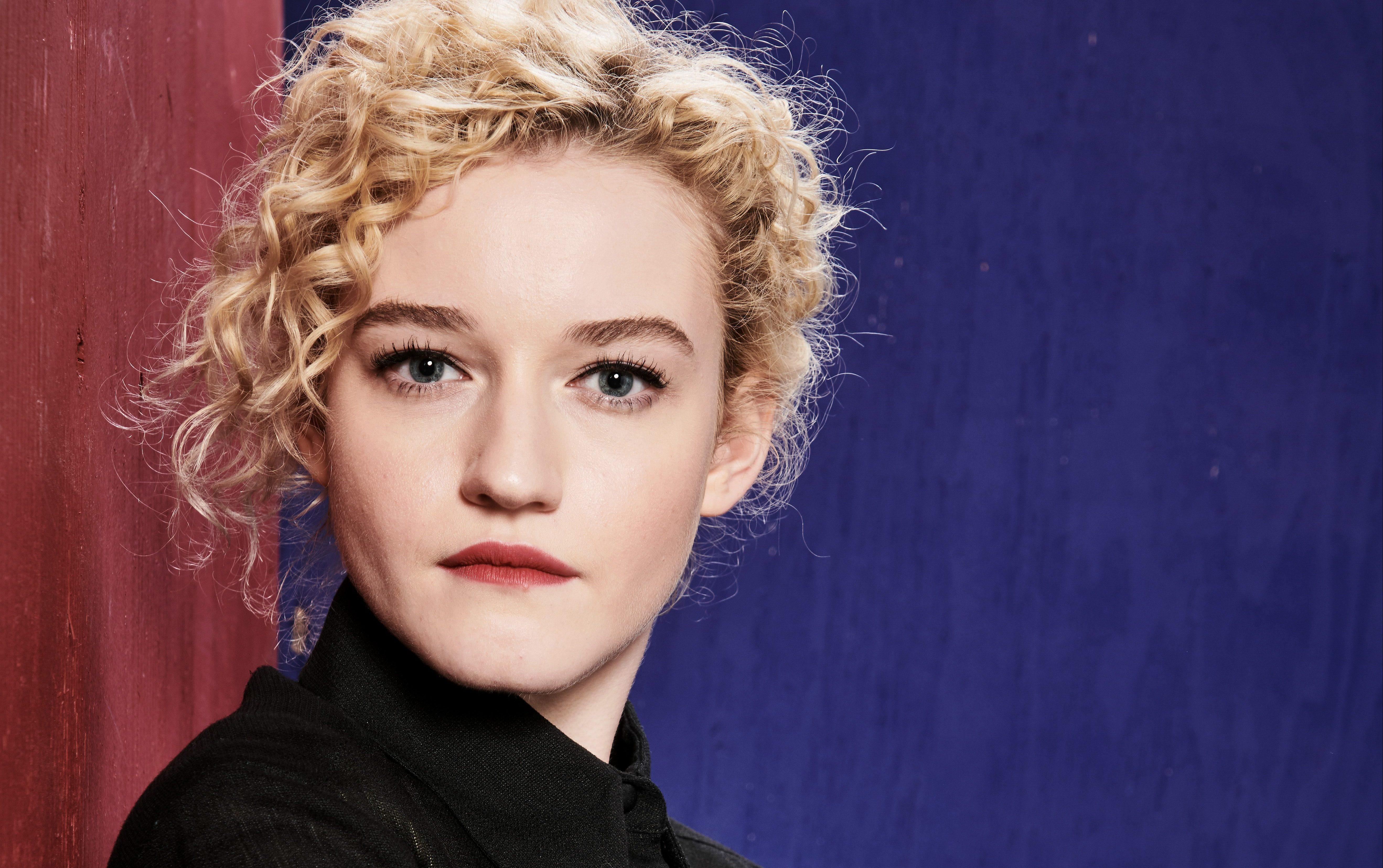 Julia Garner Ozark Actress Wallpapers