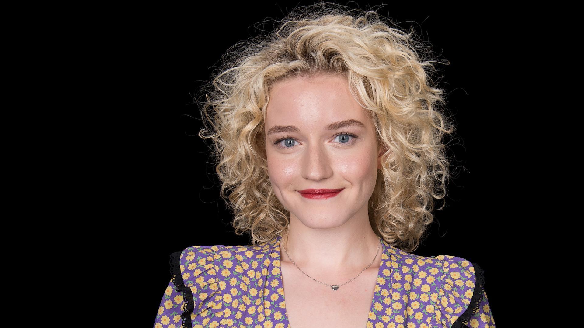 Julia Garner Ozark Actress Wallpapers