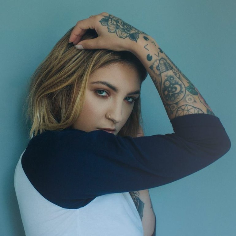 Julia Michaels For GQ Magazine Wallpapers