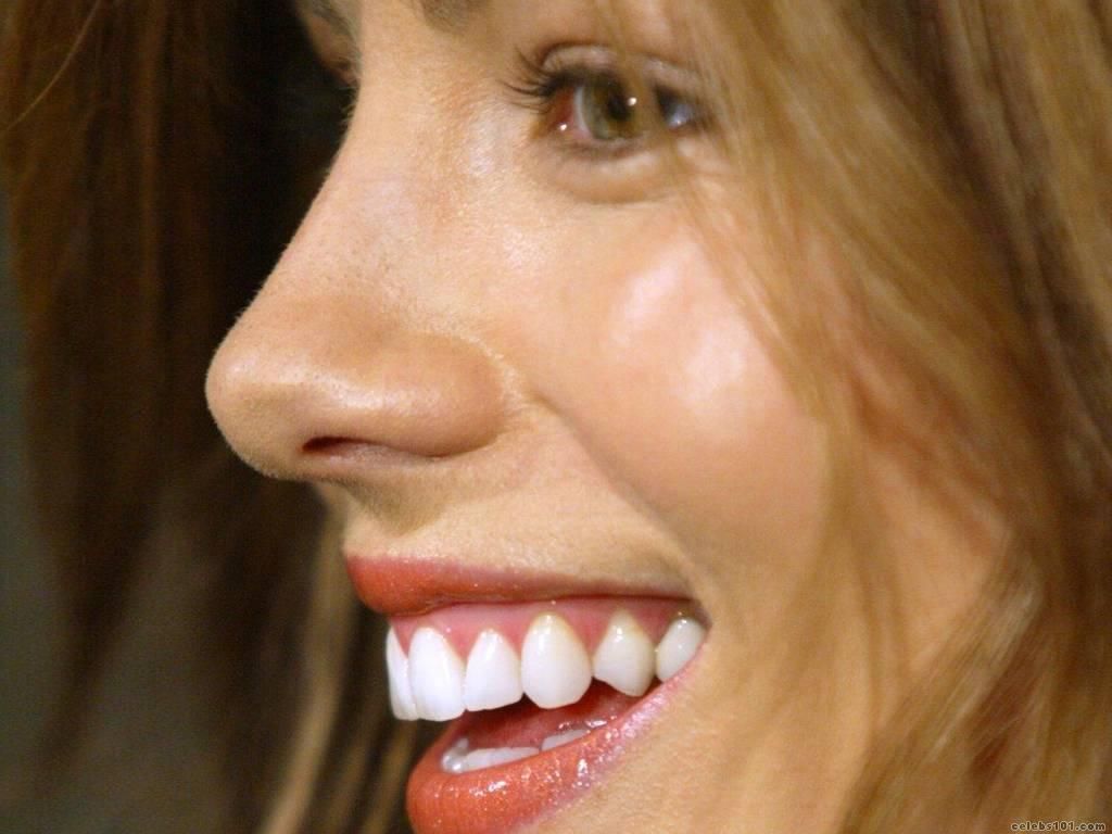 Kate Beckinsale Close Up Smile Wallpapers