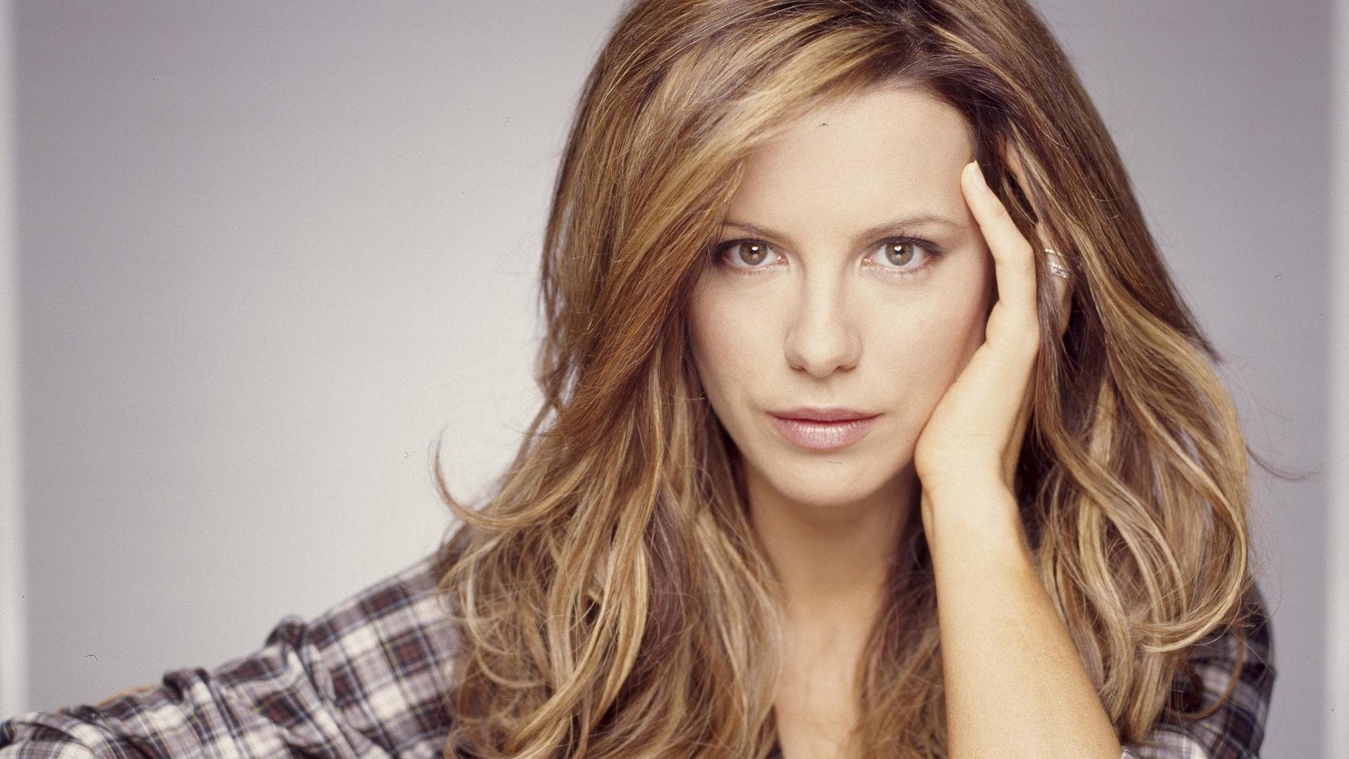 Kate Beckinsale New Hair Cut Pic Wallpapers