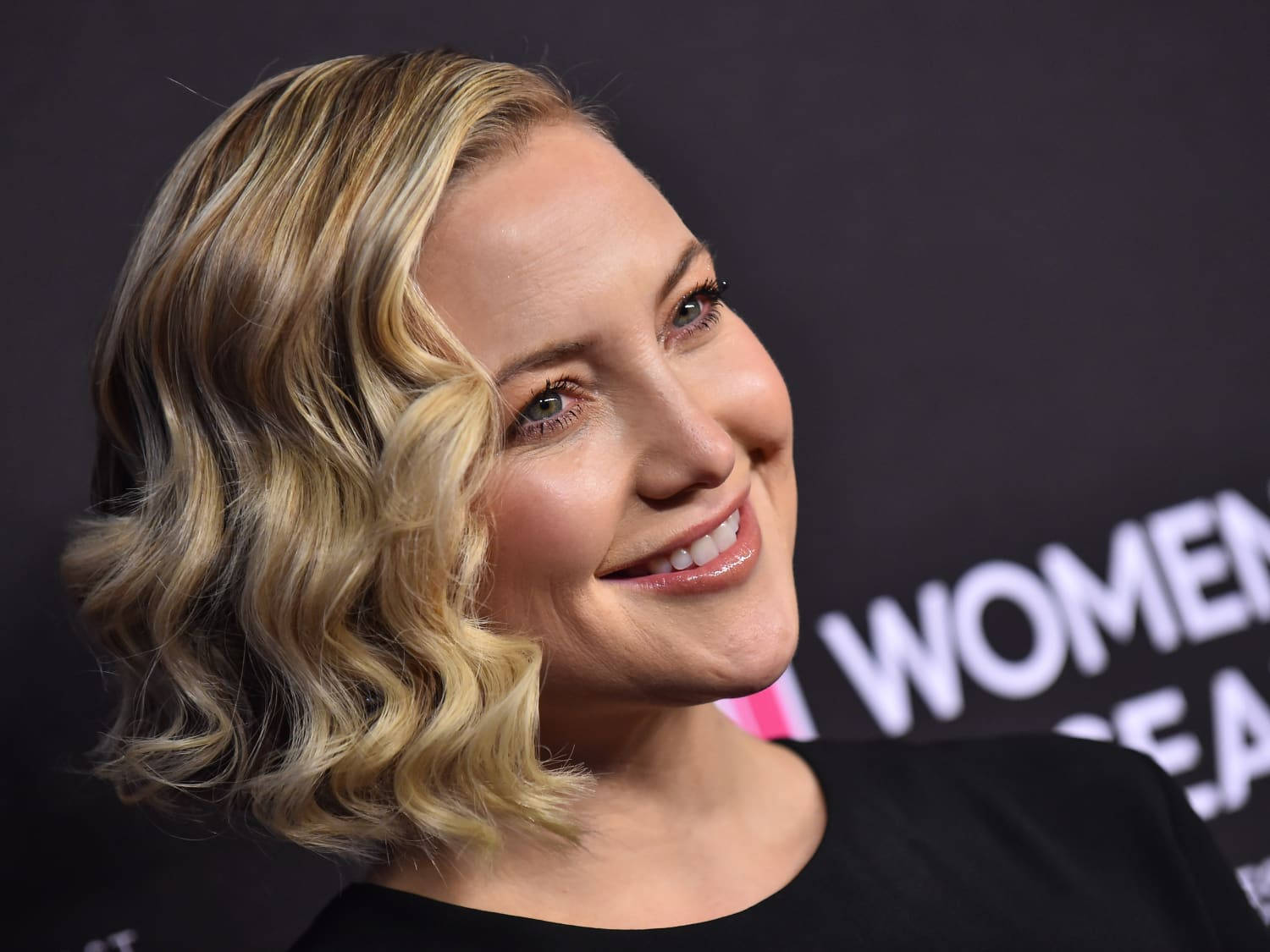 Kate Hudson smiles Wallpapers