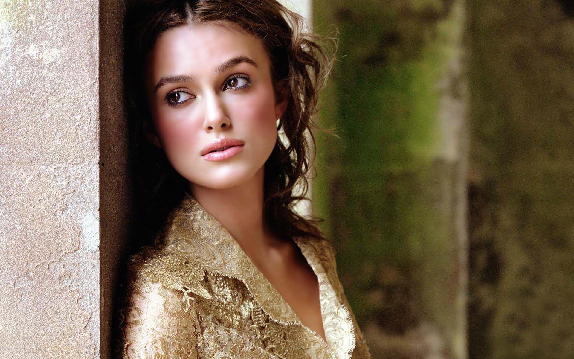 Keira Knightley Portrait 2017 Wallpapers