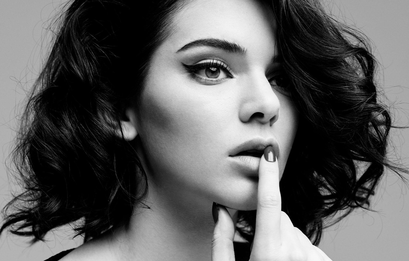 Kendall Jenner Monochrome Wallpapers