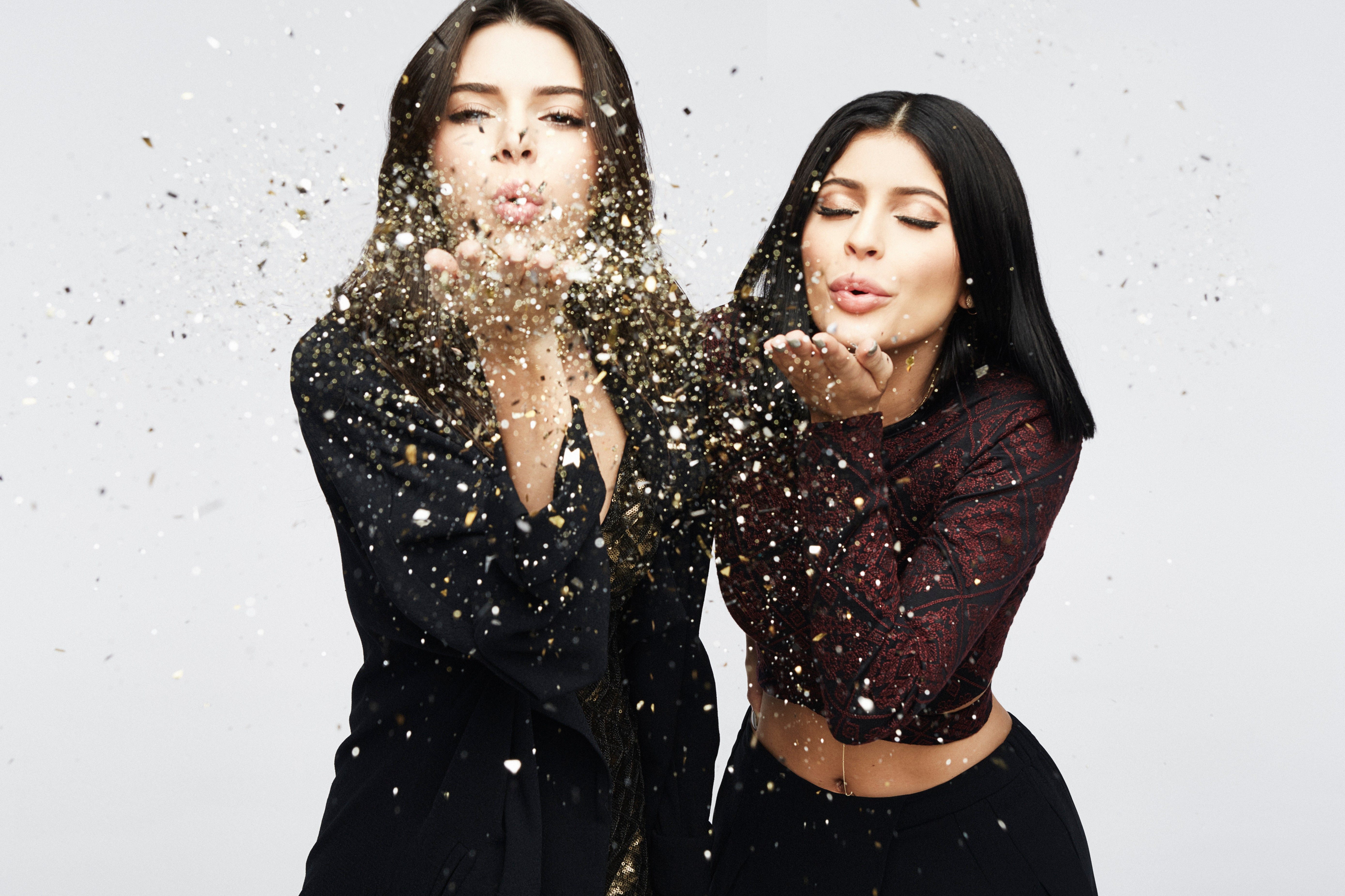 Kendall Jenner PacSun Holiday Collection Wallpapers