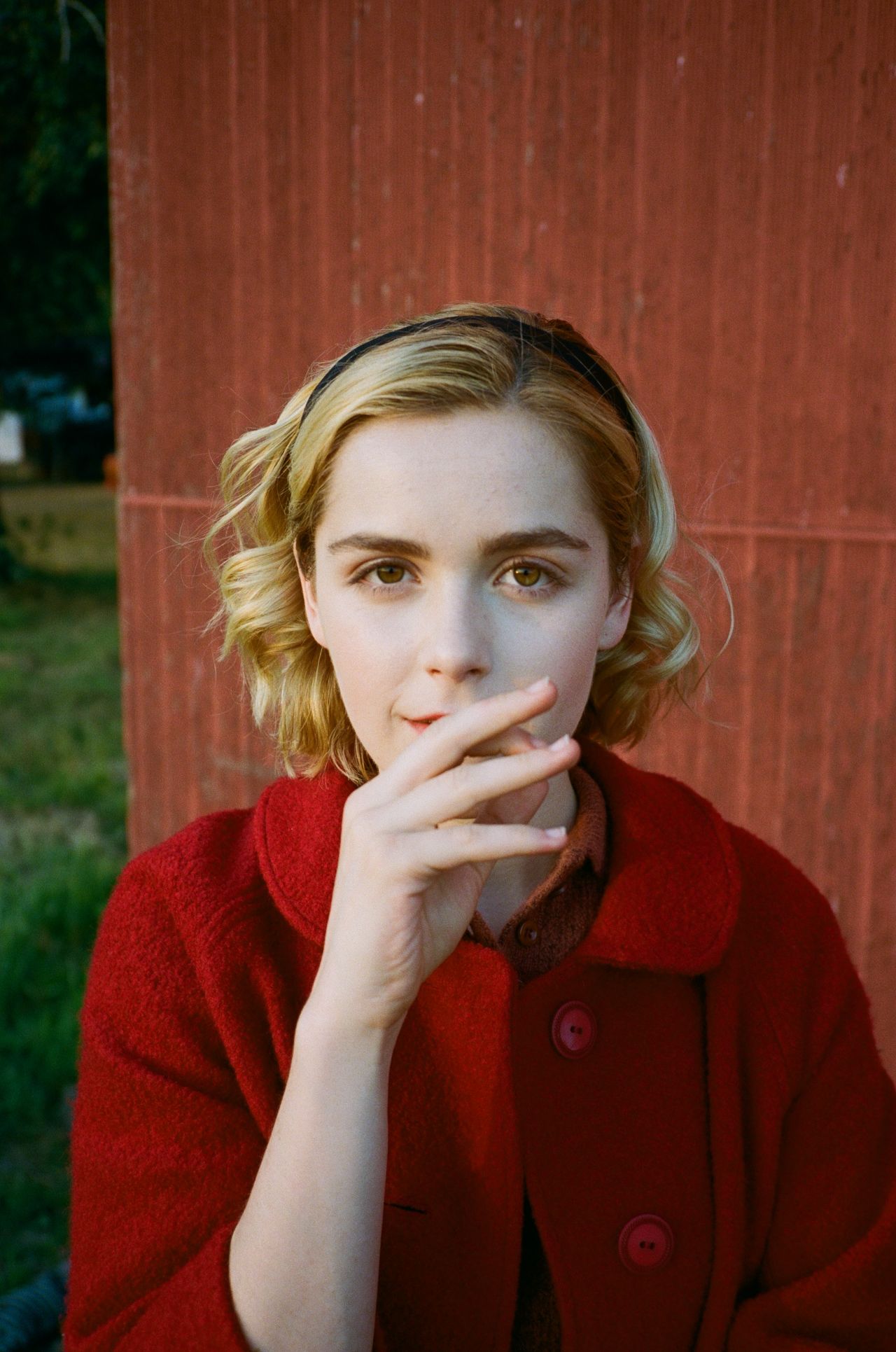 Kiernan Shipka V Man Wallpapers