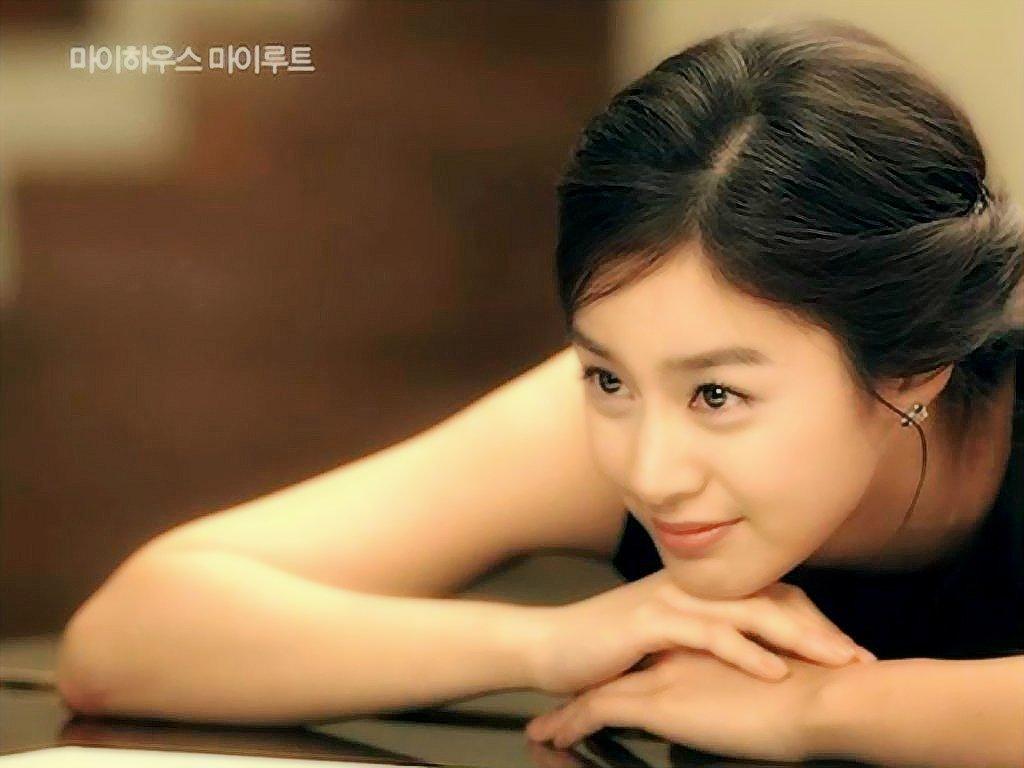 Kim Tae-Hee Wallpapers