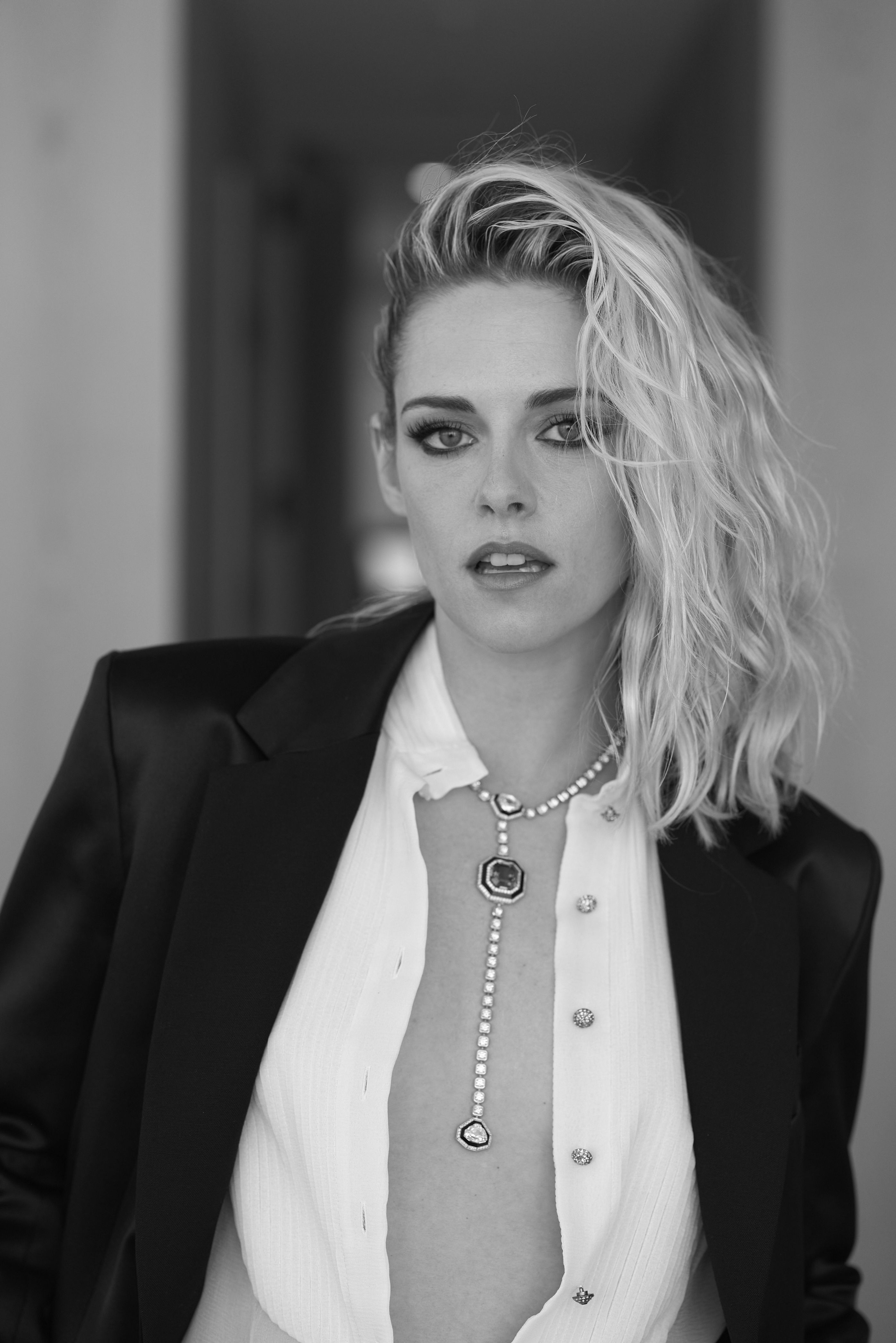 Kristen Stewart HD Monochrome 2021 Wallpapers