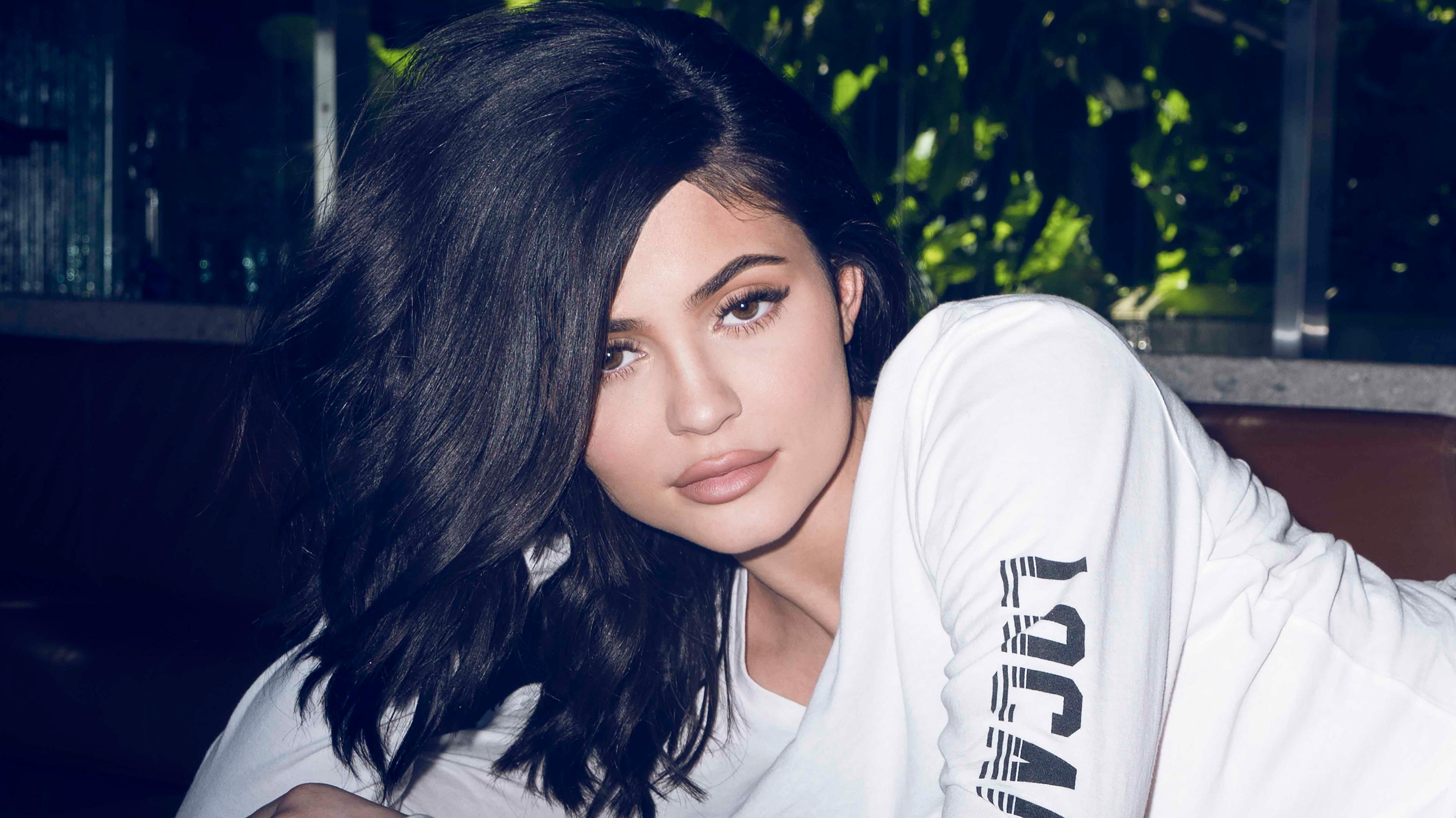 Kylie Jenner DropThree Collection Wallpapers