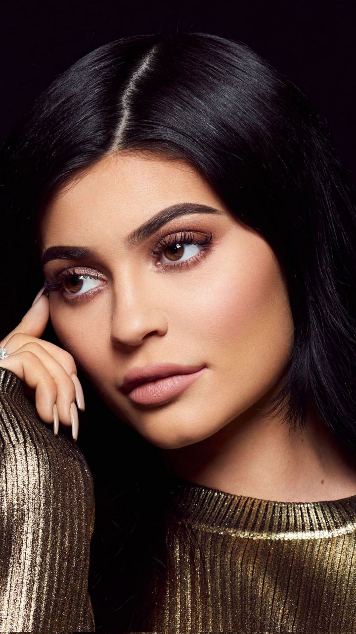 Kylie Jenner's Brown Eyes Wallpapers