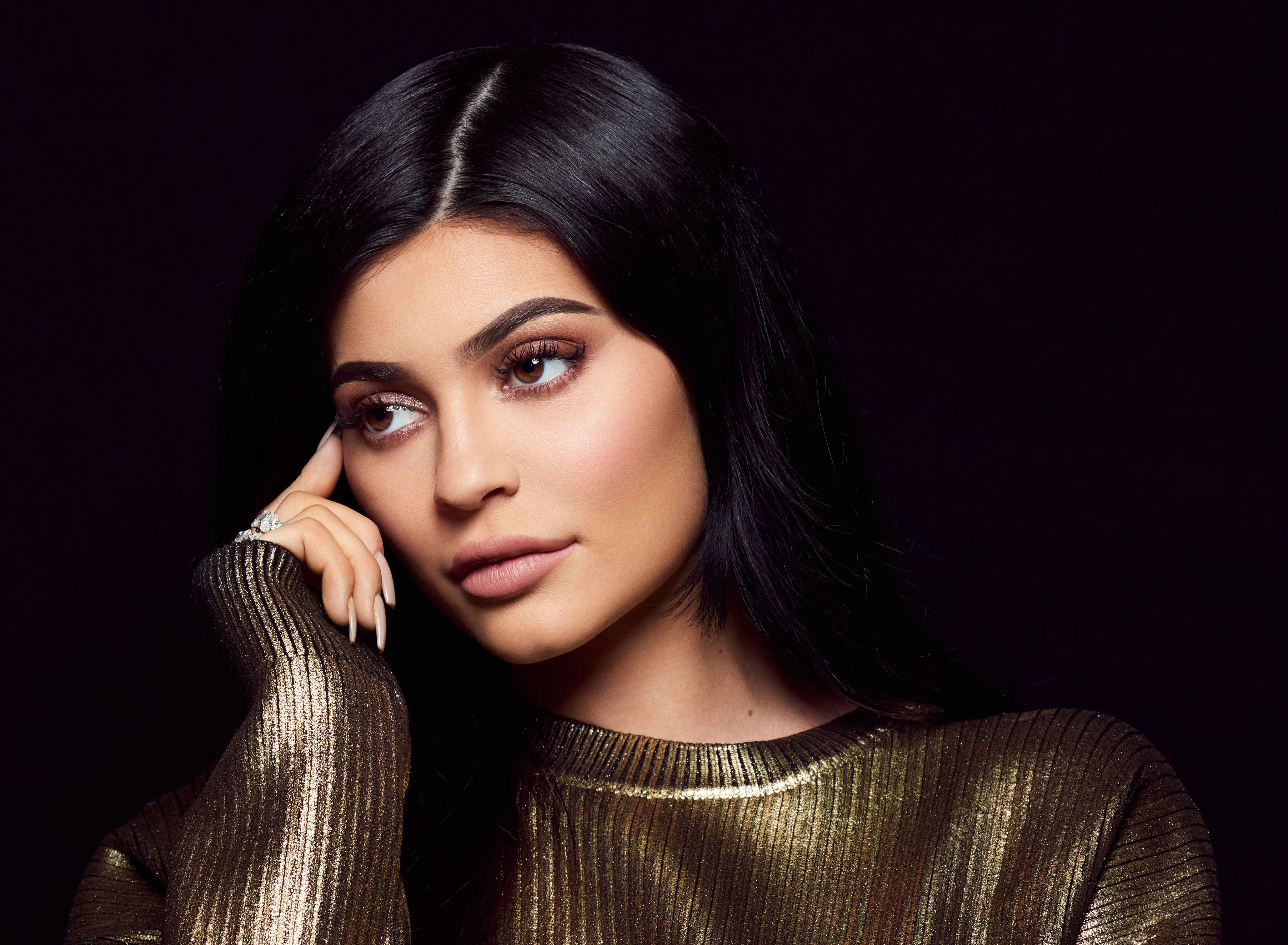 Kylie Jenner's Brown Eyes Wallpapers