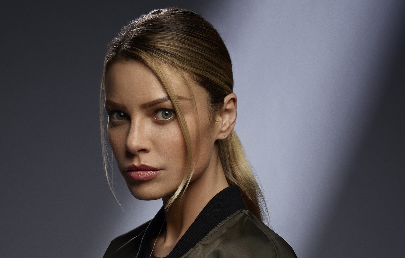 Lauren German Lucifer Actress Wallpapers