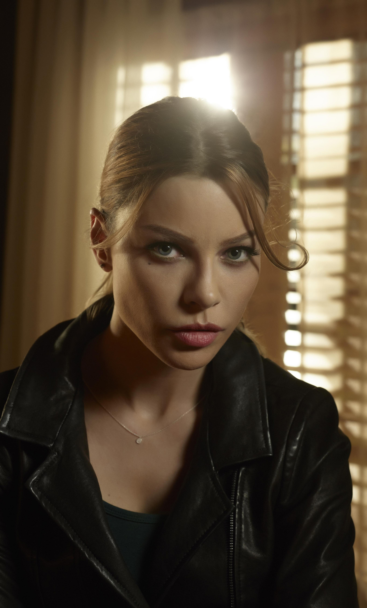 Lauren German Lucifer Actress Wallpapers