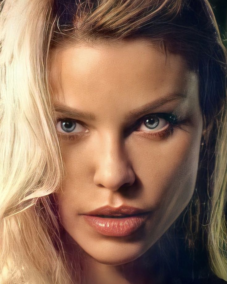 Lauren German Lucifer Actress Wallpapers