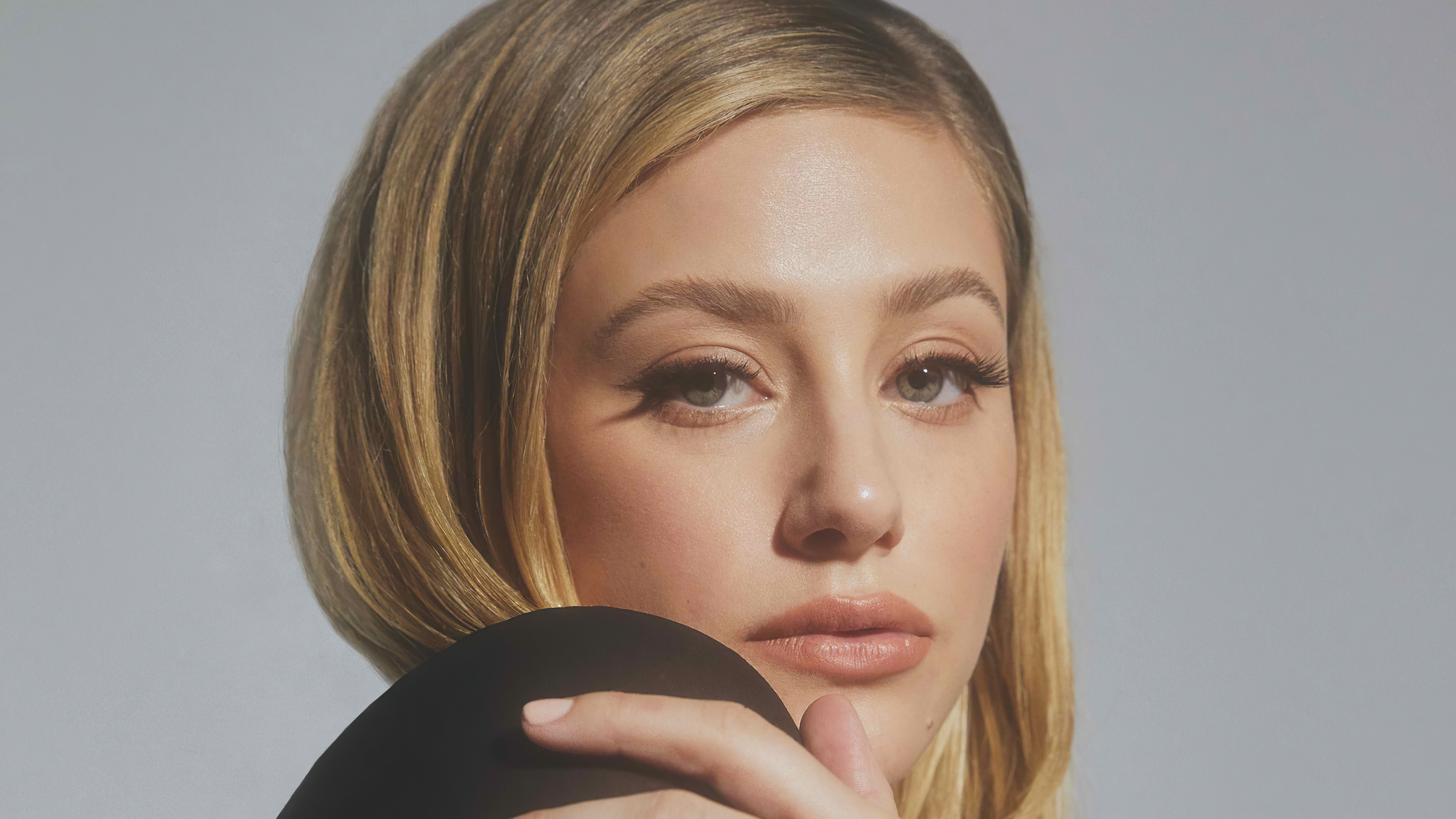 Lili Reinhart Face Wallpapers