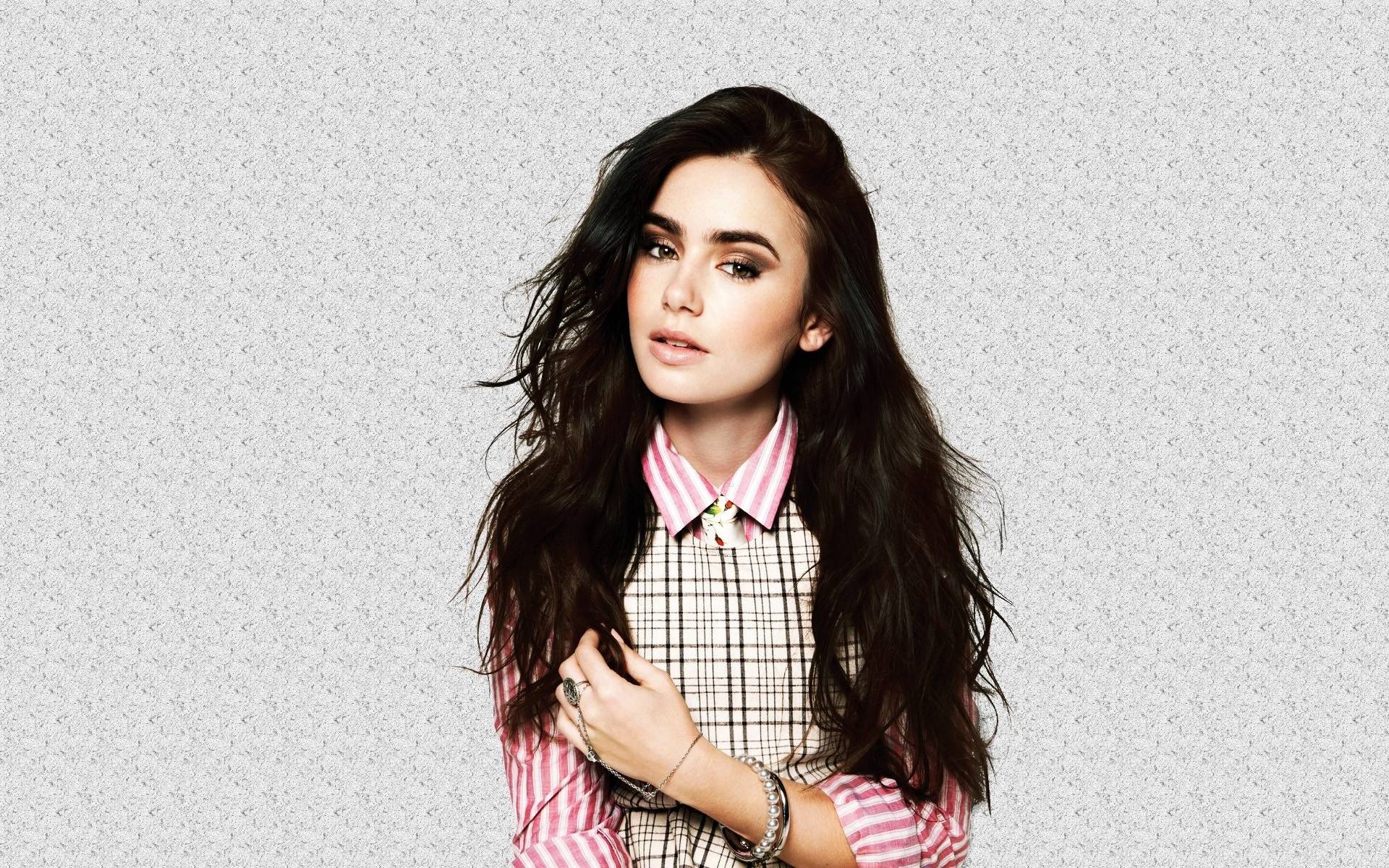 Lily Collins Wallpapers