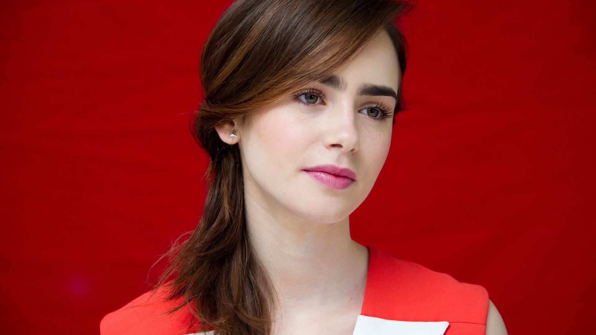 Lily Collins Actress Wallpapers