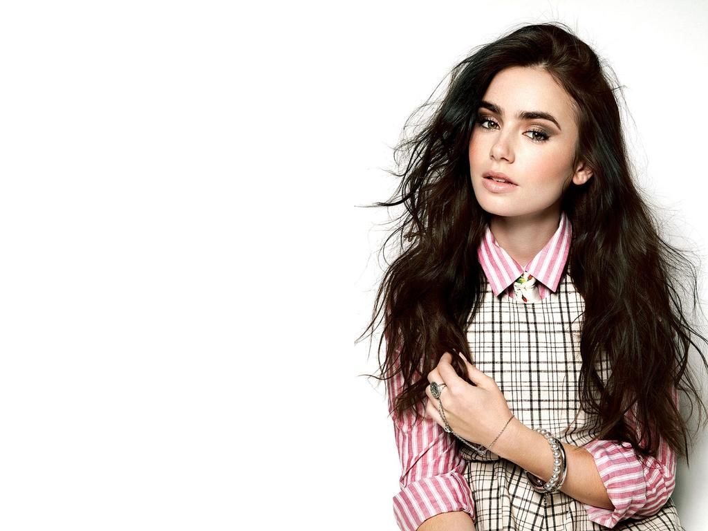 Lily Collins Cute British Wallpapers