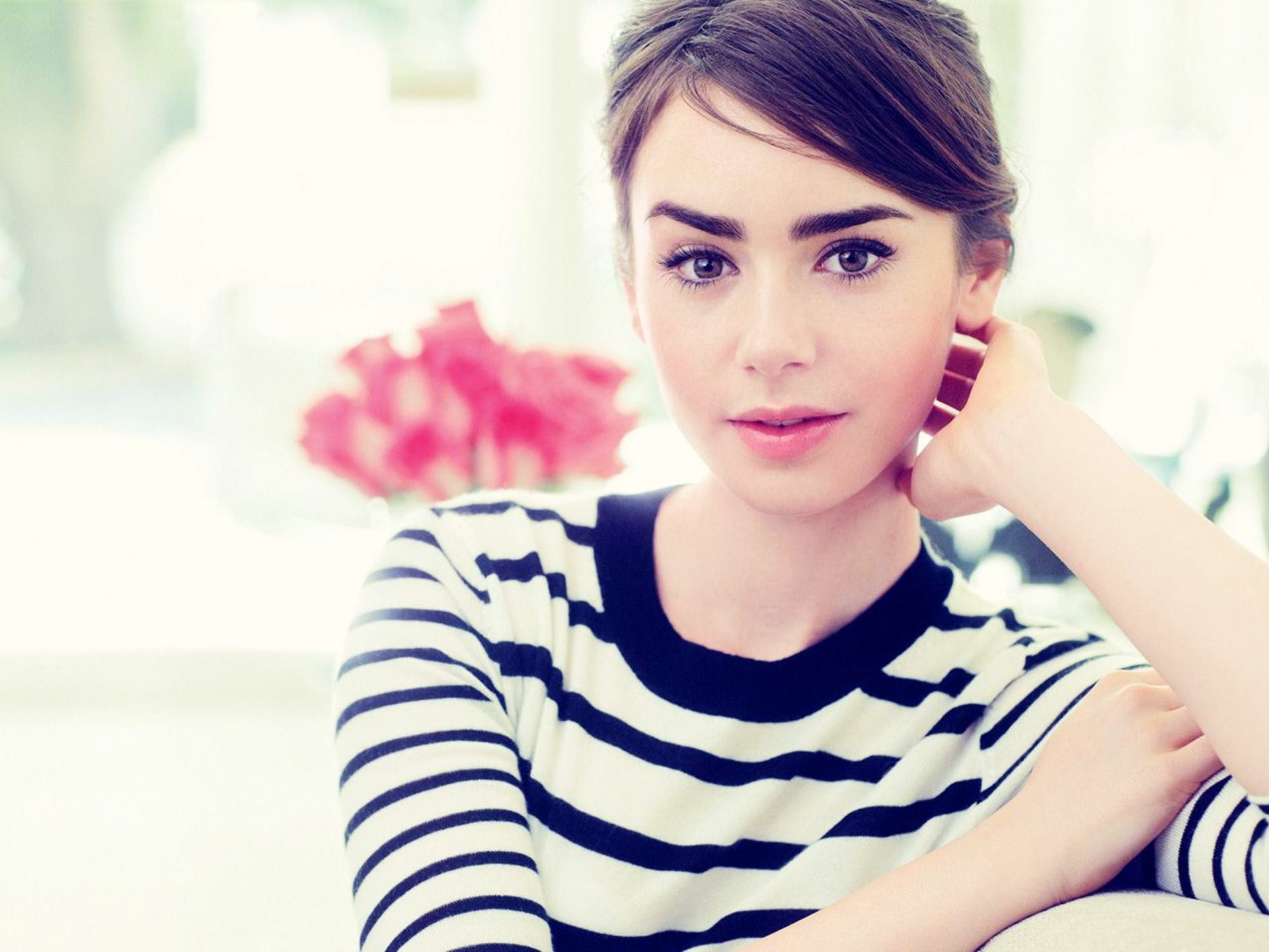 Lily Collins Cute British Wallpapers