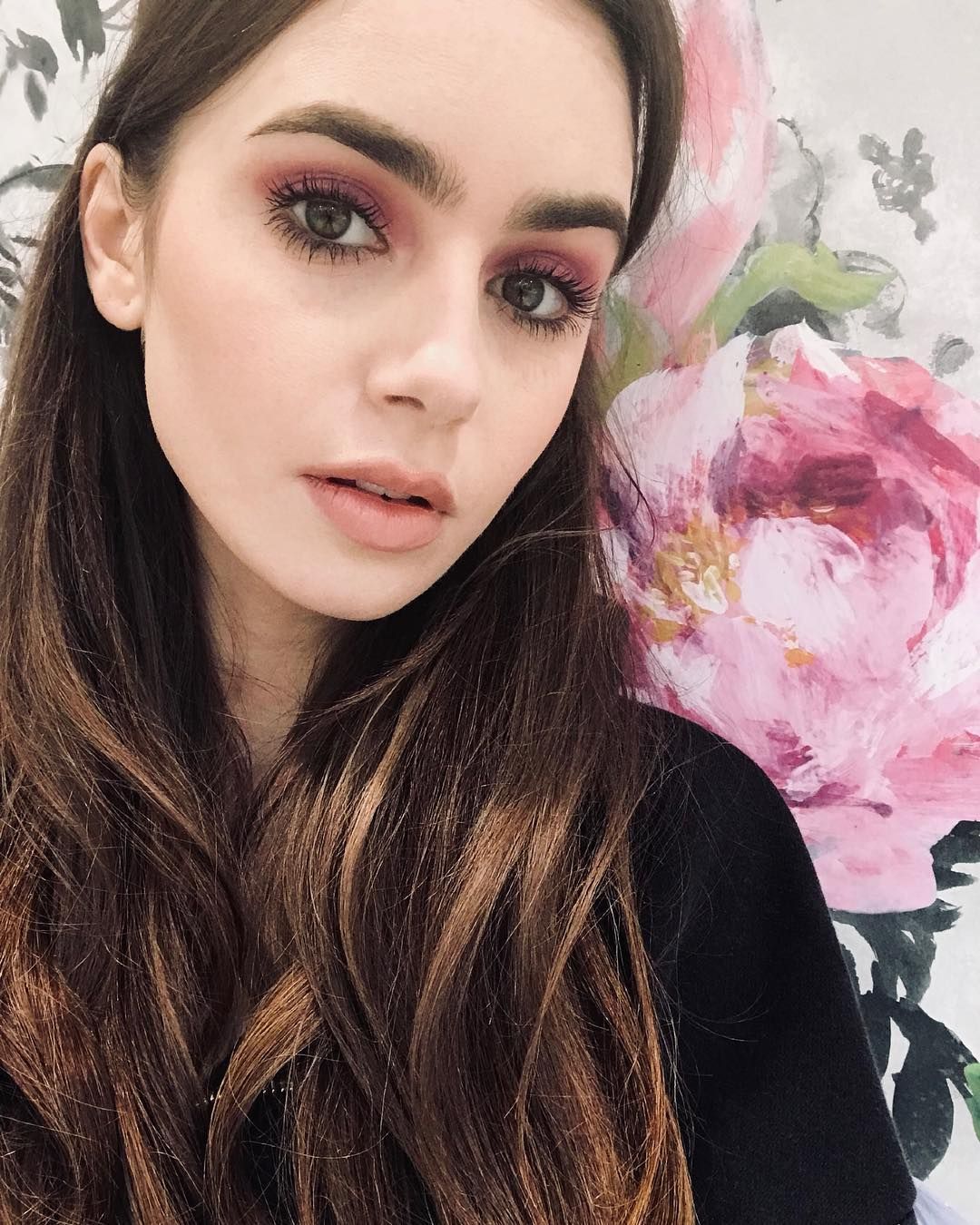Lily Collins Cute British Actress Wallpapers